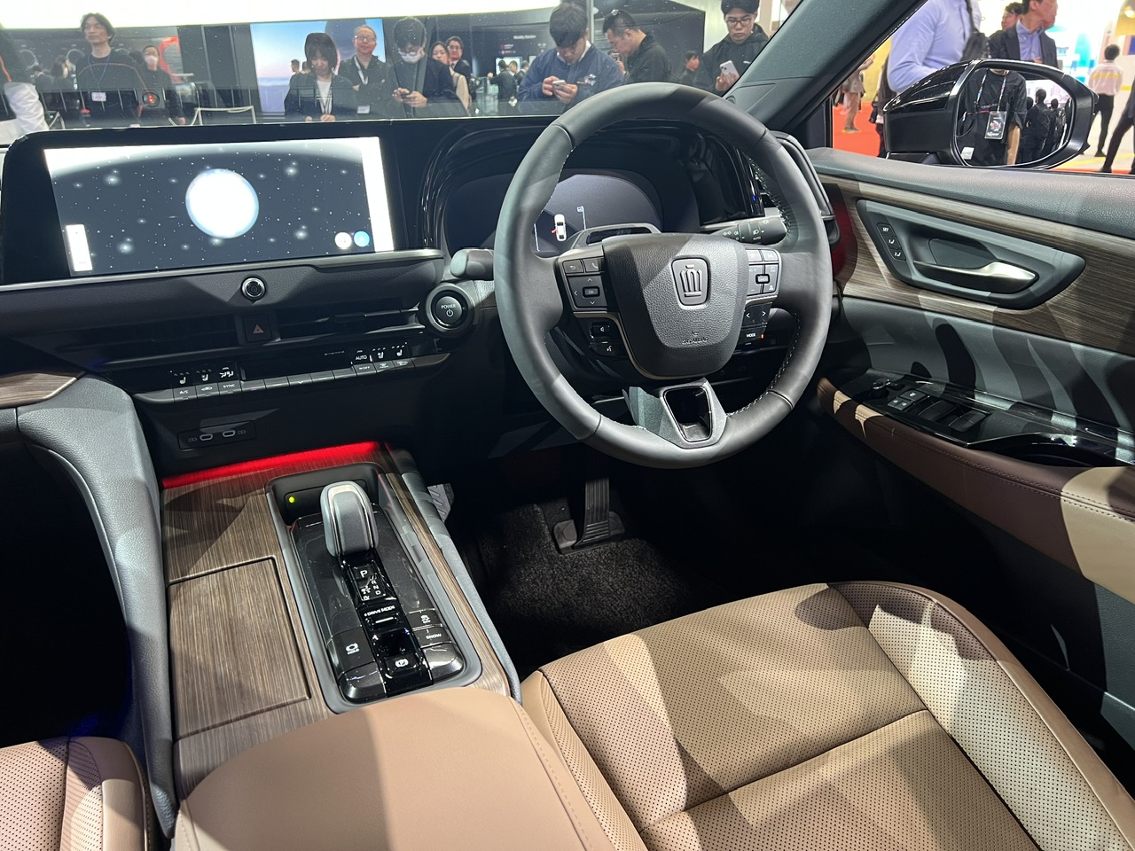 Tận mục Toyota Crown 2024 - sedan đáng mơ ước - Ảnh 8. Tận mục Toyota Crown 2024 - sedan đáng mơ ước - Ảnh 8.