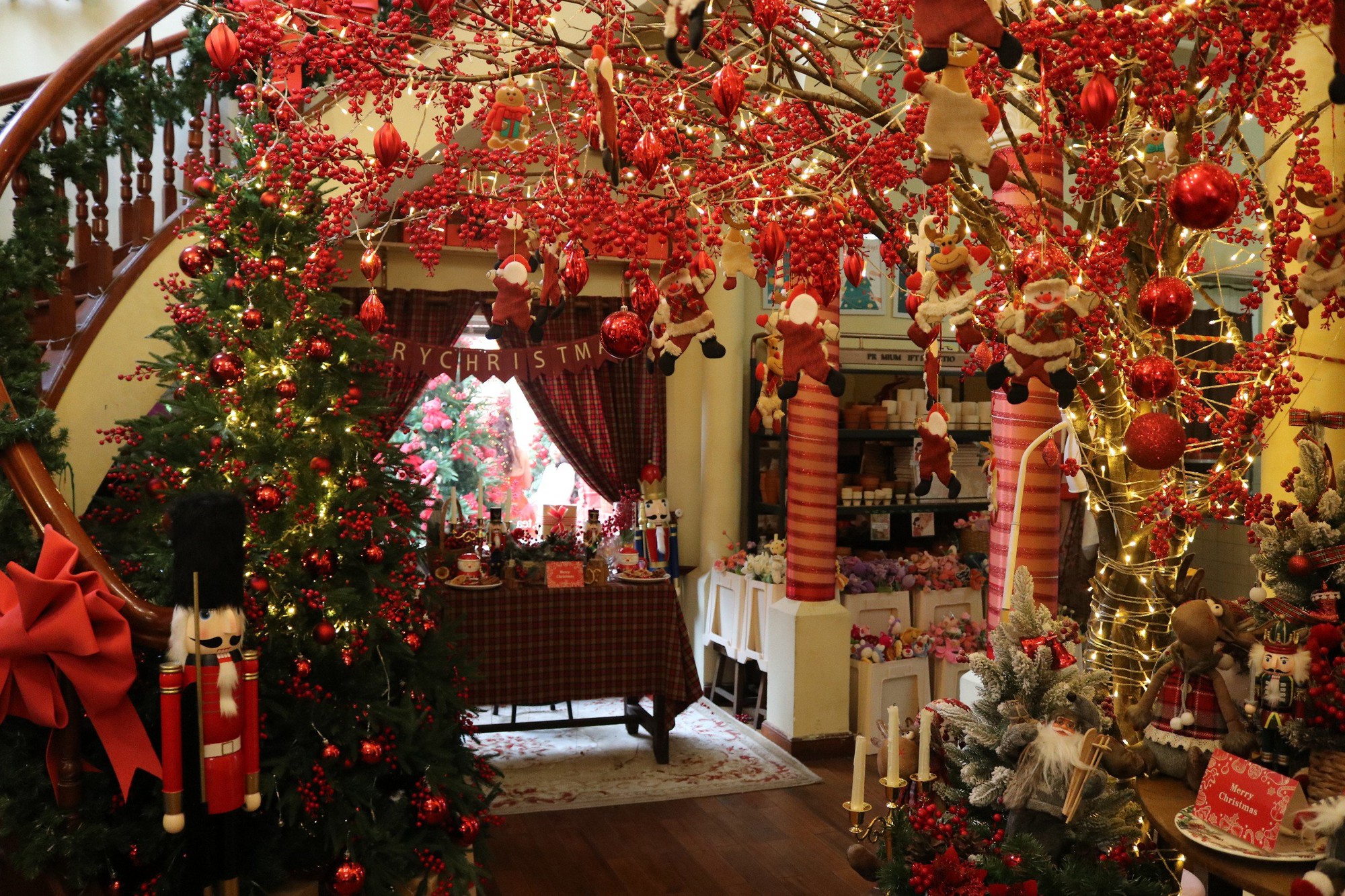 "Check-in" early for Christmas at beautifully decorated cafes in Ho Chi Minh City - Photo 3.