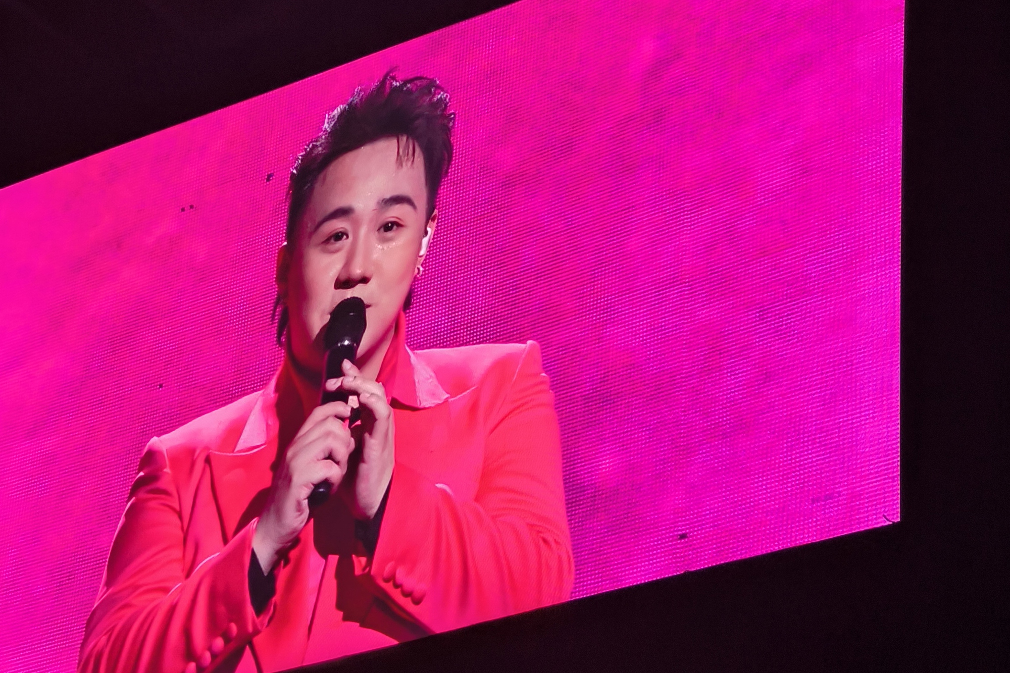 Trấn Thành cùng dàn sao Việt 'đổ bộ' liveshow của Trung Quân Idol - Ảnh 8. Trấn Thành cùng dàn sao Việt 'đổ bộ' liveshow của Trung Quân Idol - Ảnh 8.