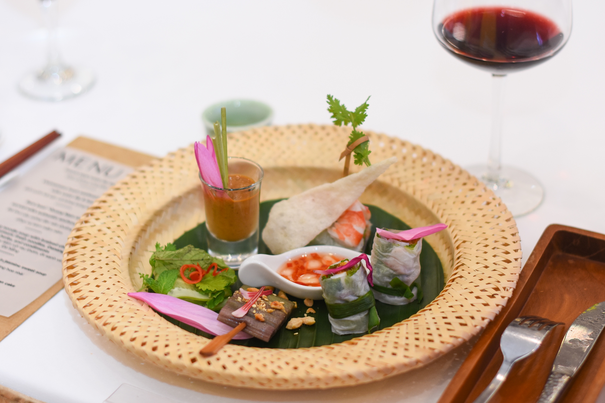 Thưởng thức ẩm thực Việt – Pháp với cảm hứng chế biến từ…hoa súng - Ảnh 5.