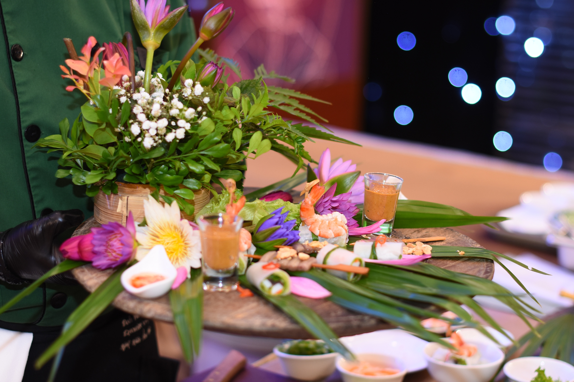 Thưởng thức ẩm thực Việt – Pháp với cảm hứng chế biến từ…hoa súng - Ảnh 6. Thưởng thức ẩm thực Việt – Pháp với cảm hứng chế biến từ…hoa súng - Ảnh 6.