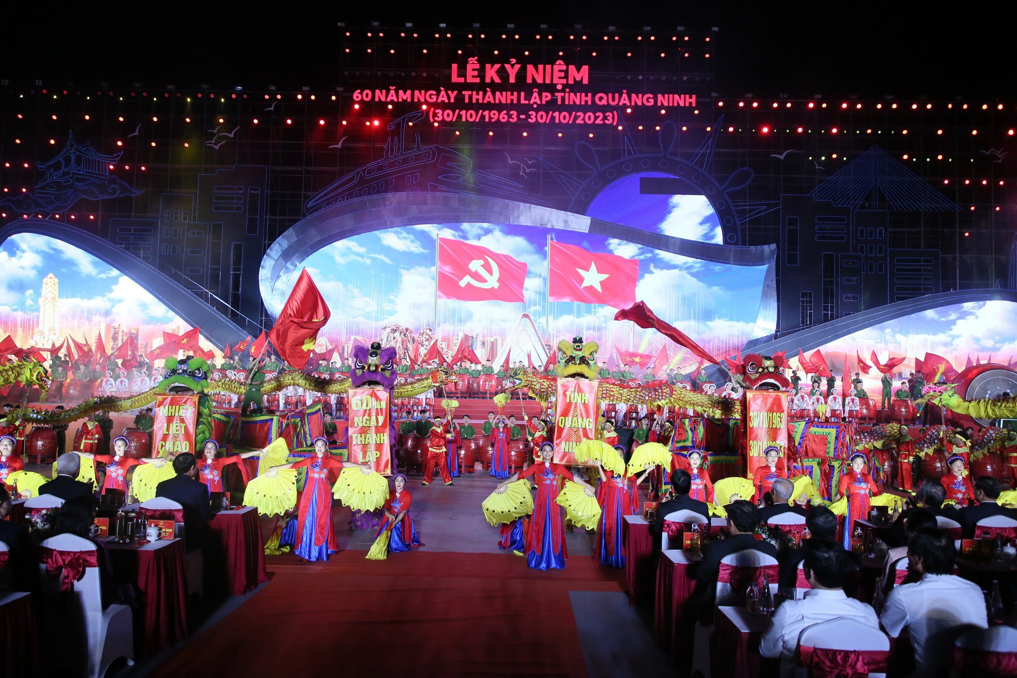 Rực rỡ lễ kỷ niệm 60 năm Ngày thành lập tỉnh Quảng Ninh  - Ảnh 4.
