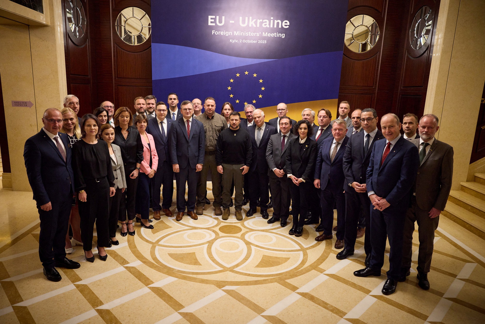 Bộ trưởng EU họp tại Kyiv, khẳng định sẽ sát cánh cùng Ukraine - Ảnh 1.