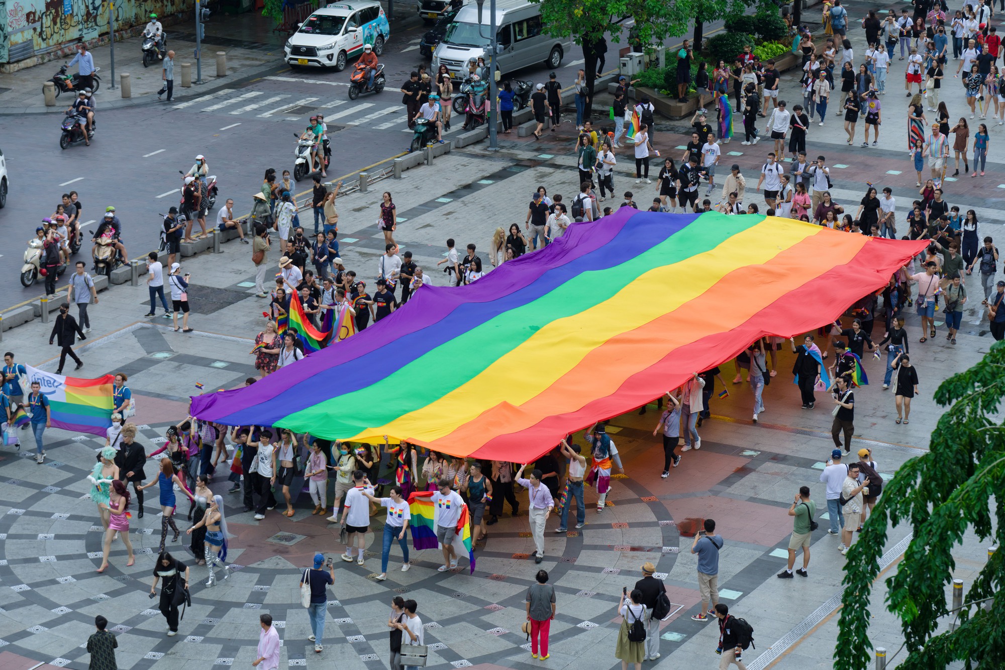 ‘Khi biết con mình thuộc cộng đồng LGBT, tôi đã đuổi con ra khỏi nhà’ - Ảnh 3.