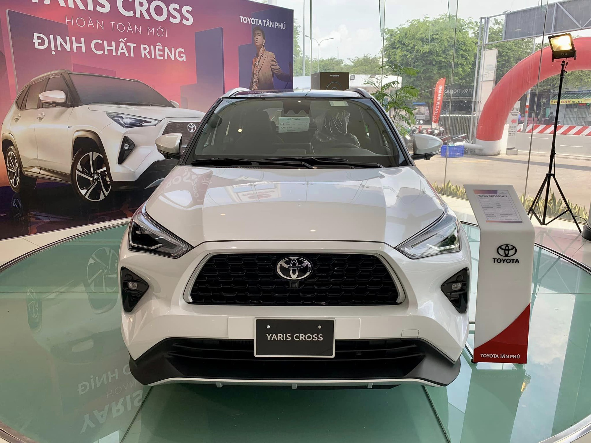 Mới tung ra thị trường Việt Nam, Toyota Yaris Cross giảm giá hơn 50 ...