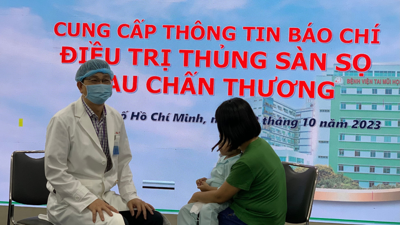 Vá lỗ thủng sàn sọ cứu sống bé trai 3 tuổi bị đũa đâm vào mũi- Ảnh 1.