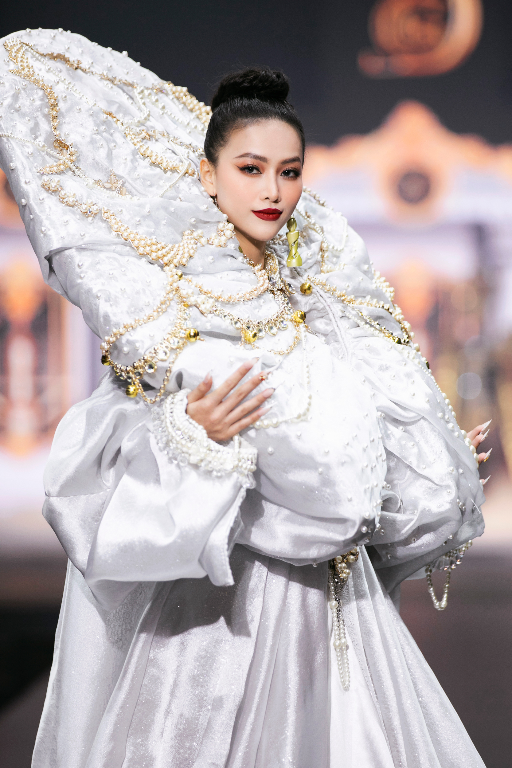 Dàn Hoa, Á hậu trình diễn trong show của nhà thiết kế Lê Long Dũng  - Ảnh 7.