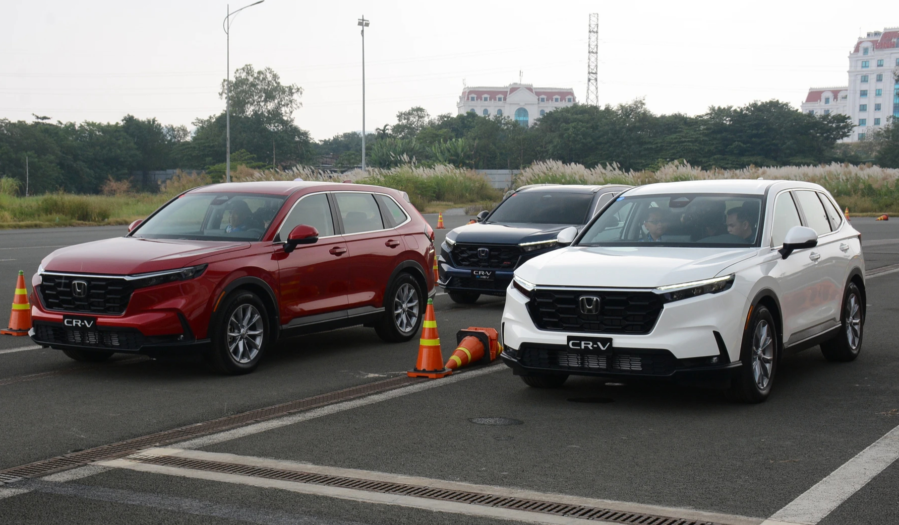 เรียกคืนรถยนต์ Honda CR-V และ Civic มากกว่า 11,000 คันในเวียดนาม โดยพบข้อผิดพลาดที่พวงมาลัย - ภาพที่ 1 เรียกคืนรถยนต์ Honda CR-V และ Civic มากกว่า 11,000 คันในเวียดนาม โดยพบข้อผิดพลาดที่พวงมาลัย - ภาพที่ 1