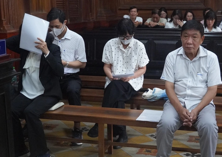 Cựu Giám đốc Sở KH-CN Phan Minh Tân: "Bị cáo không dám mình oan sai..." - Ảnh 2. Cựu Giám đốc Sở KH-CN Phan Minh Tân: "Bị cáo không dám mình oan sai..." - Ảnh 2.