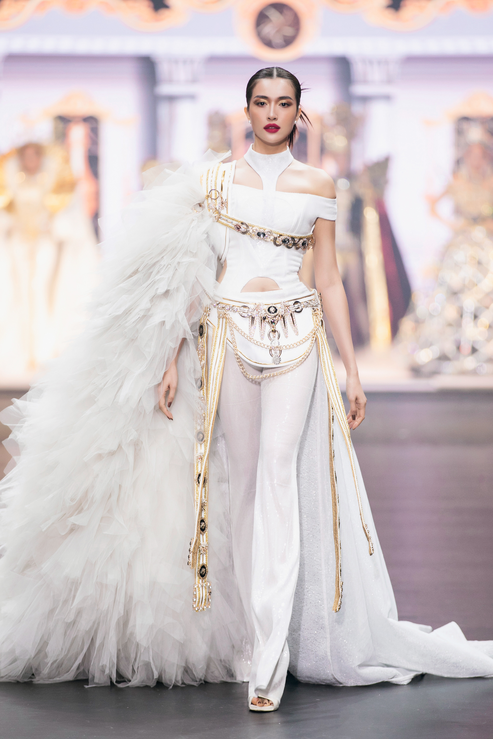 lelongdung-show-goldenera-10-1698628912892219799946.jpeg