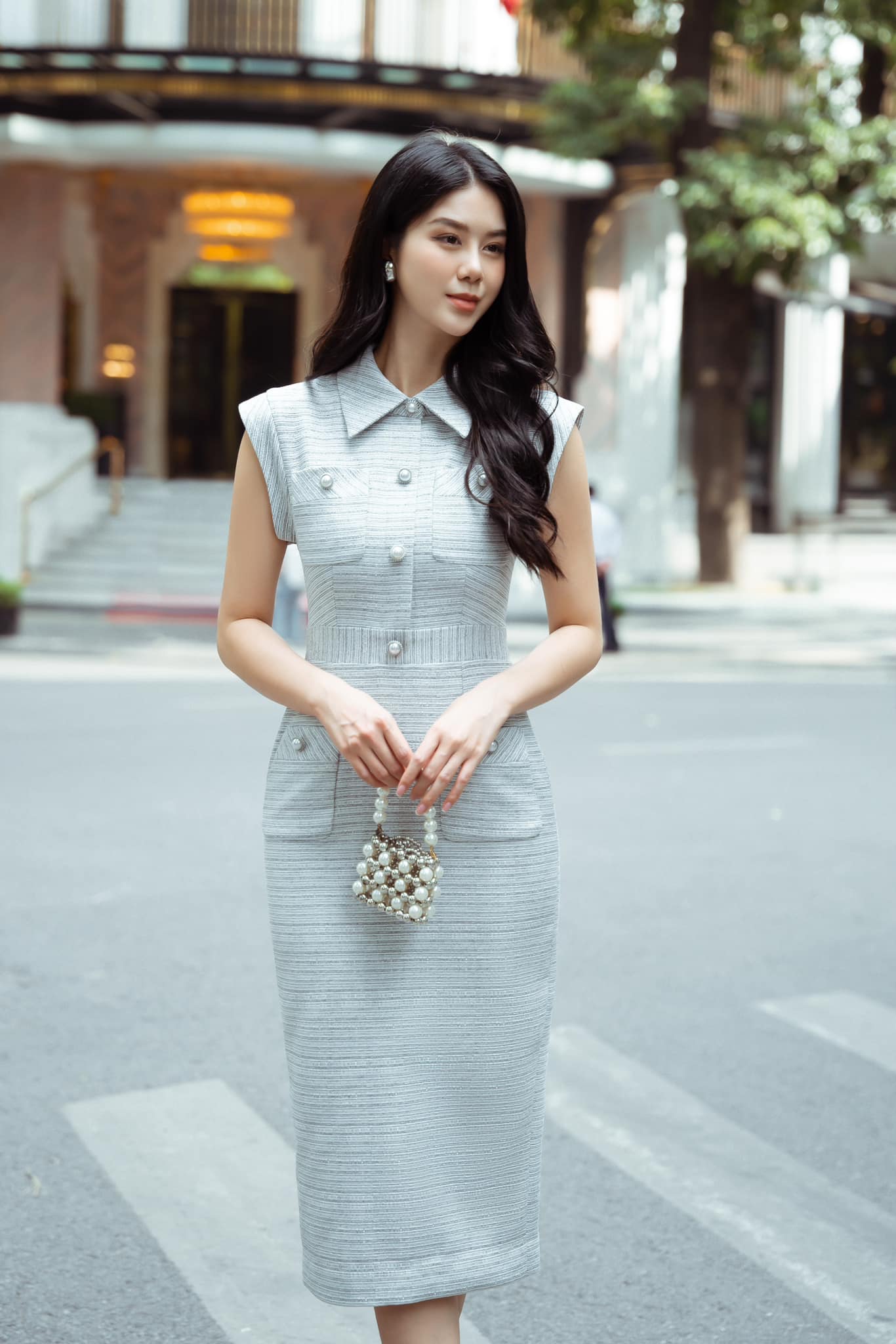 D232 : Đầm voan chấm tròn dài tay cổ chữ V chân váy xòe nhẹ nhàng -  yishop.com.vn