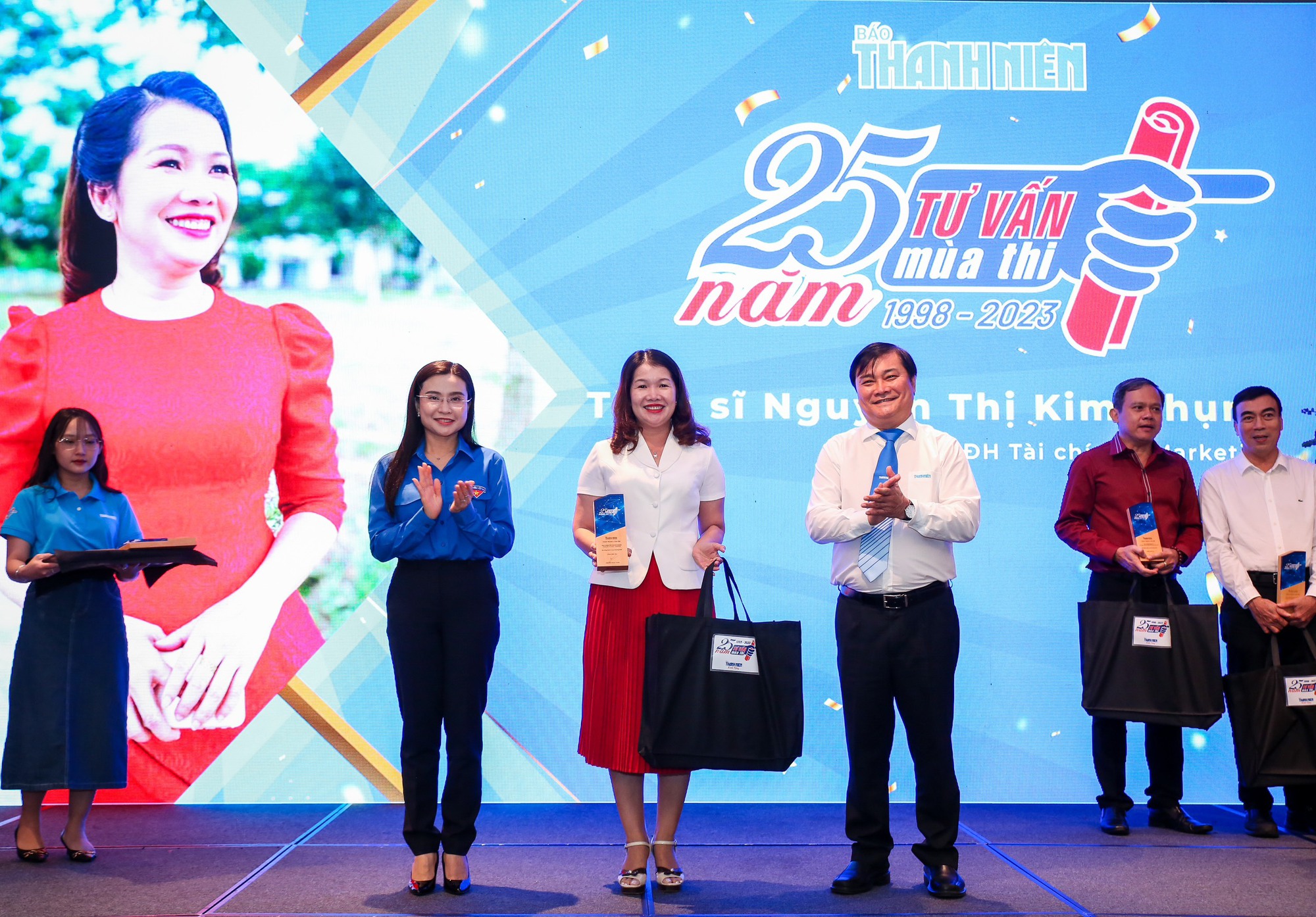 25 năm 'Tư vấn mùa thi' của Báo Thanh Niên: Đầu tiên và lan tỏa - Ảnh 12.