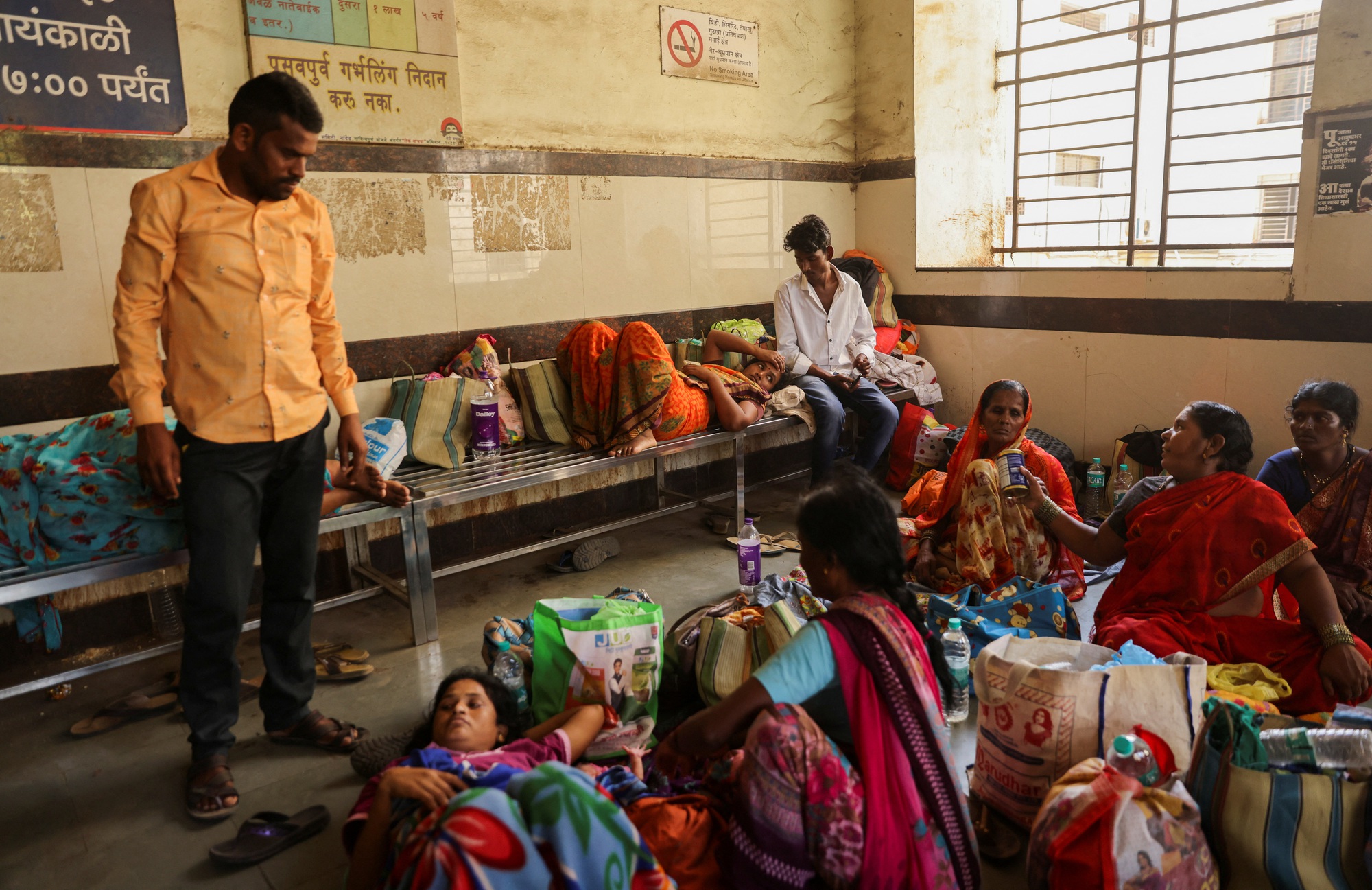 12 trẻ sơ sinh tử vong trong cùng một ngày ở bệnh viện Ấn Độ  - Ảnh 1.