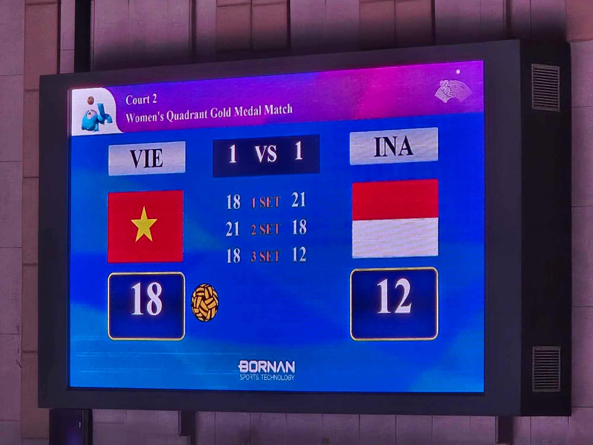 ASIAD 19: Gay cấn trận tranh vàng, cầu mây nữ Việt Nam đang dẫn ở ván đấu lịch sử - Ảnh 1.