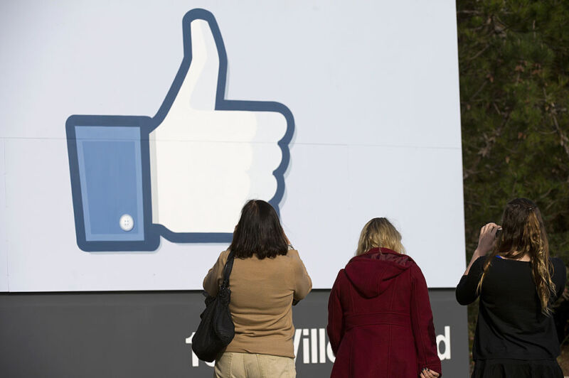 Meta quer cobrar US$ 14/mês para não exibir anúncios no Facebook - Foto 1. Meta muốn thu phí 14 USD/tháng để không hiện quảng cáo Facebook - Ảnh 1.
