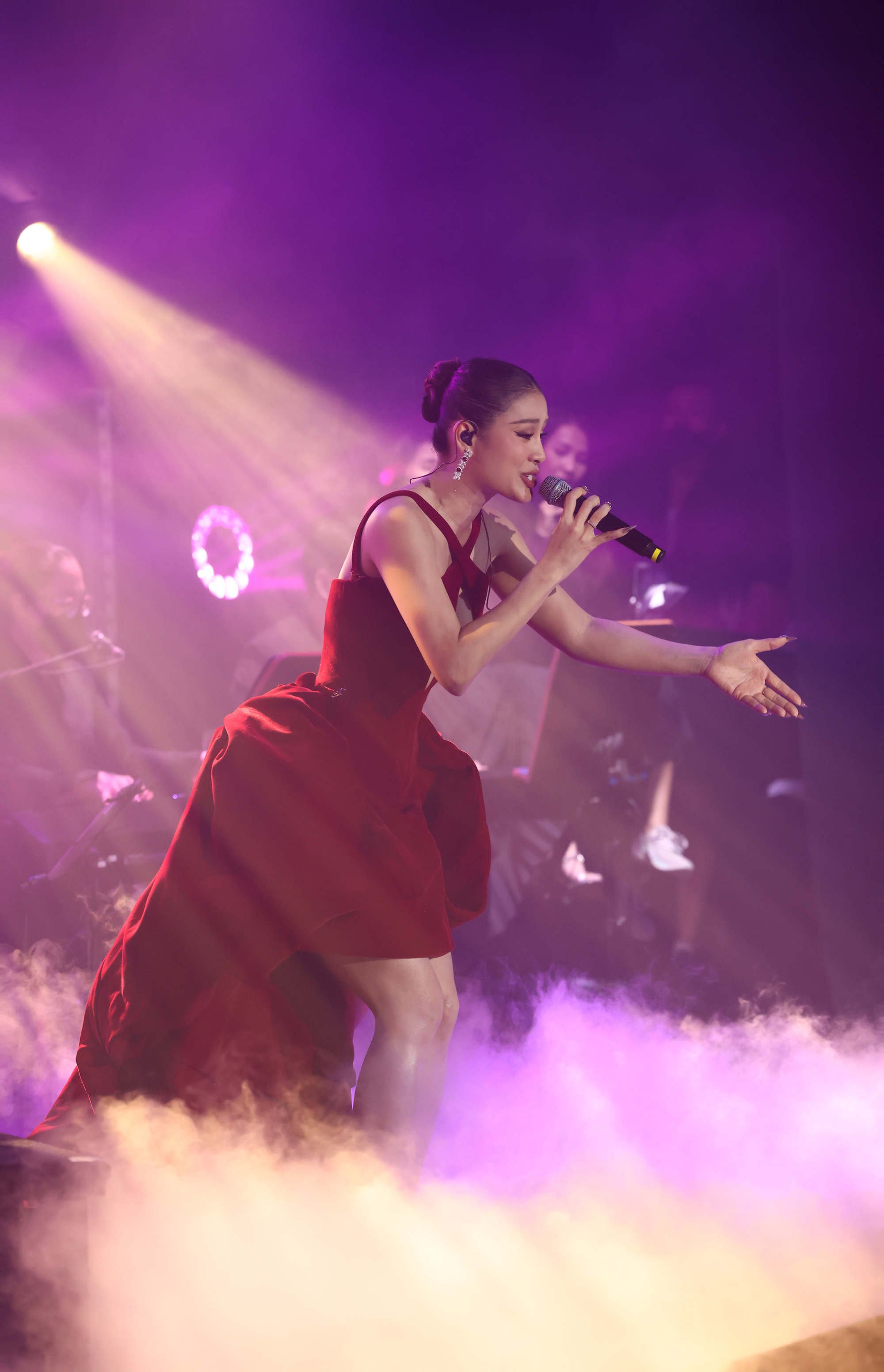 Phương Trinh Jolie: 'Thiếu Lý Bình, cuộc sống của tôi vô nghĩa' - Ảnh 2. Phương Trinh Jolie: 'Thiếu Lý Bình, cuộc sống của tôi vô nghĩa' - Ảnh 2.