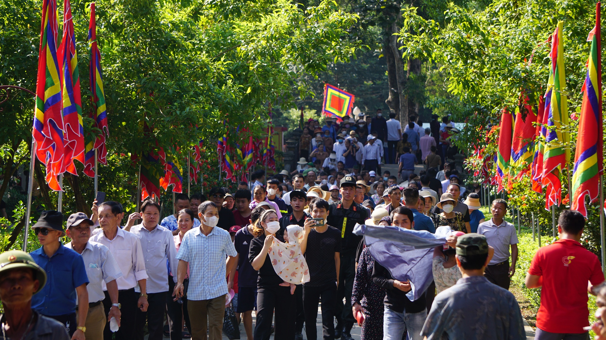 Tưng bừng lễ hội Lam Kinh - Ảnh 2.