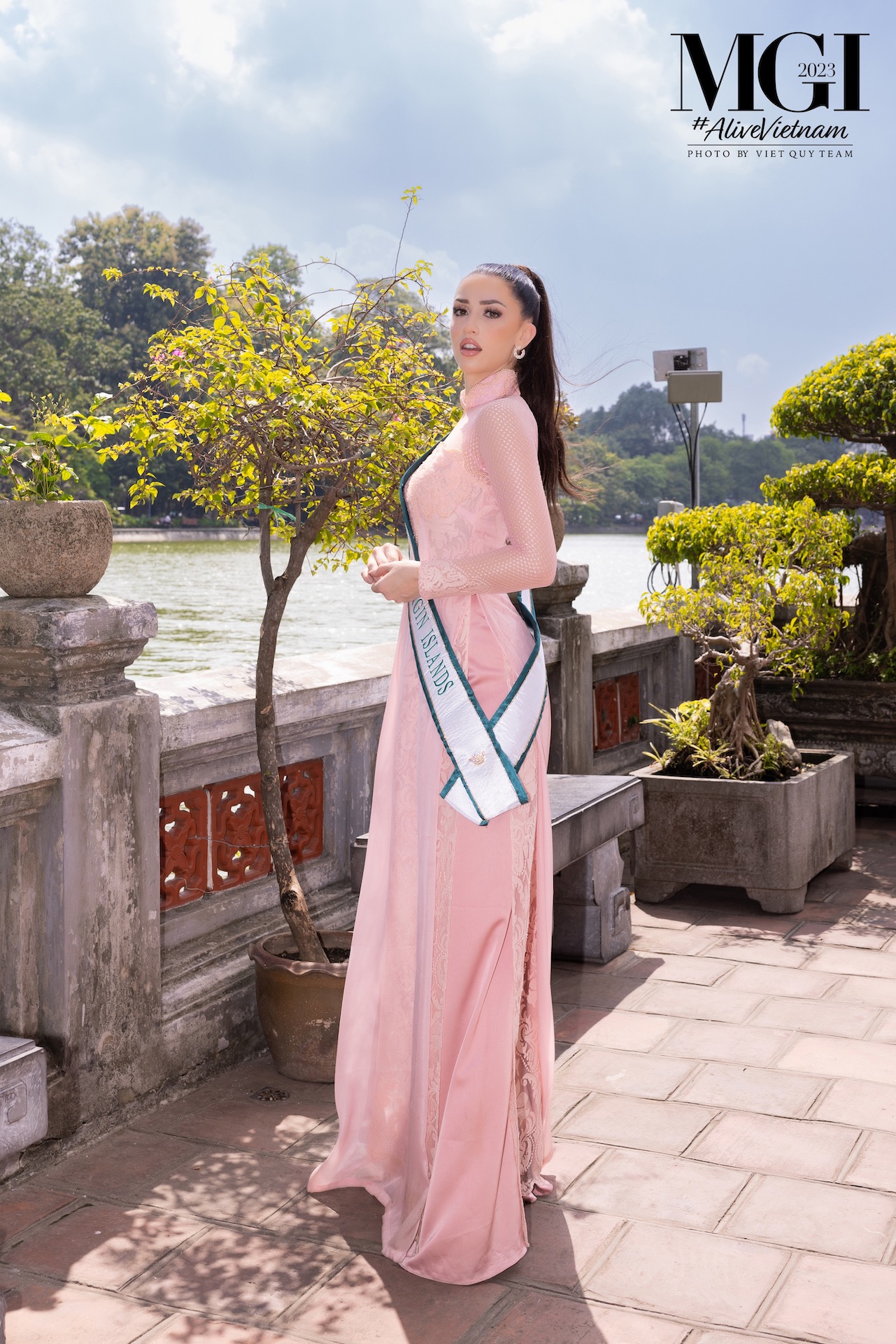 Dàn mỹ nhân 'Miss Grand International 2023' khoe sắc với áo dài Việt Nam - Ảnh 10. Dàn mỹ nhân 'Miss Grand International 2023' khoe sắc với áo dài Việt Nam - Ảnh 10.