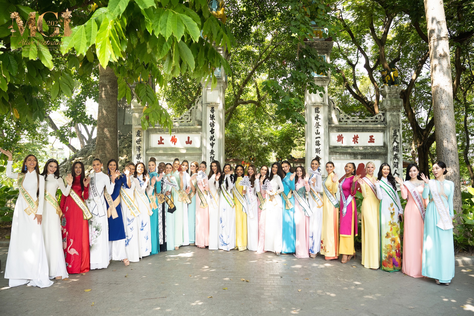 Dàn mỹ nhân 'Miss Grand International 2023' khoe sắc với áo dài Việt Nam   - Ảnh 1.