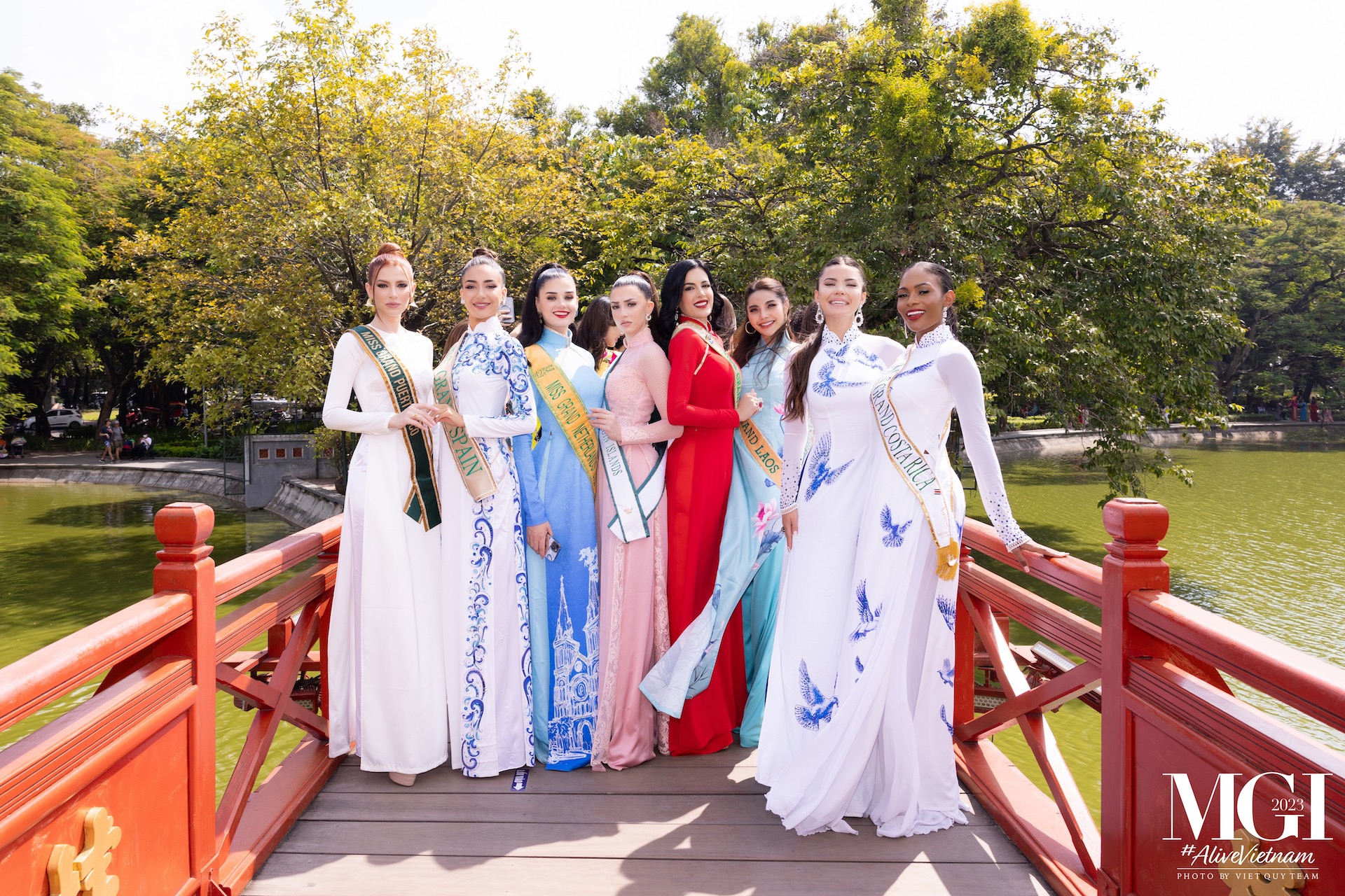 Dàn mỹ nhân 'Miss Grand International 2023' khoe sắc với áo dài Việt Nam   - Ảnh 2.