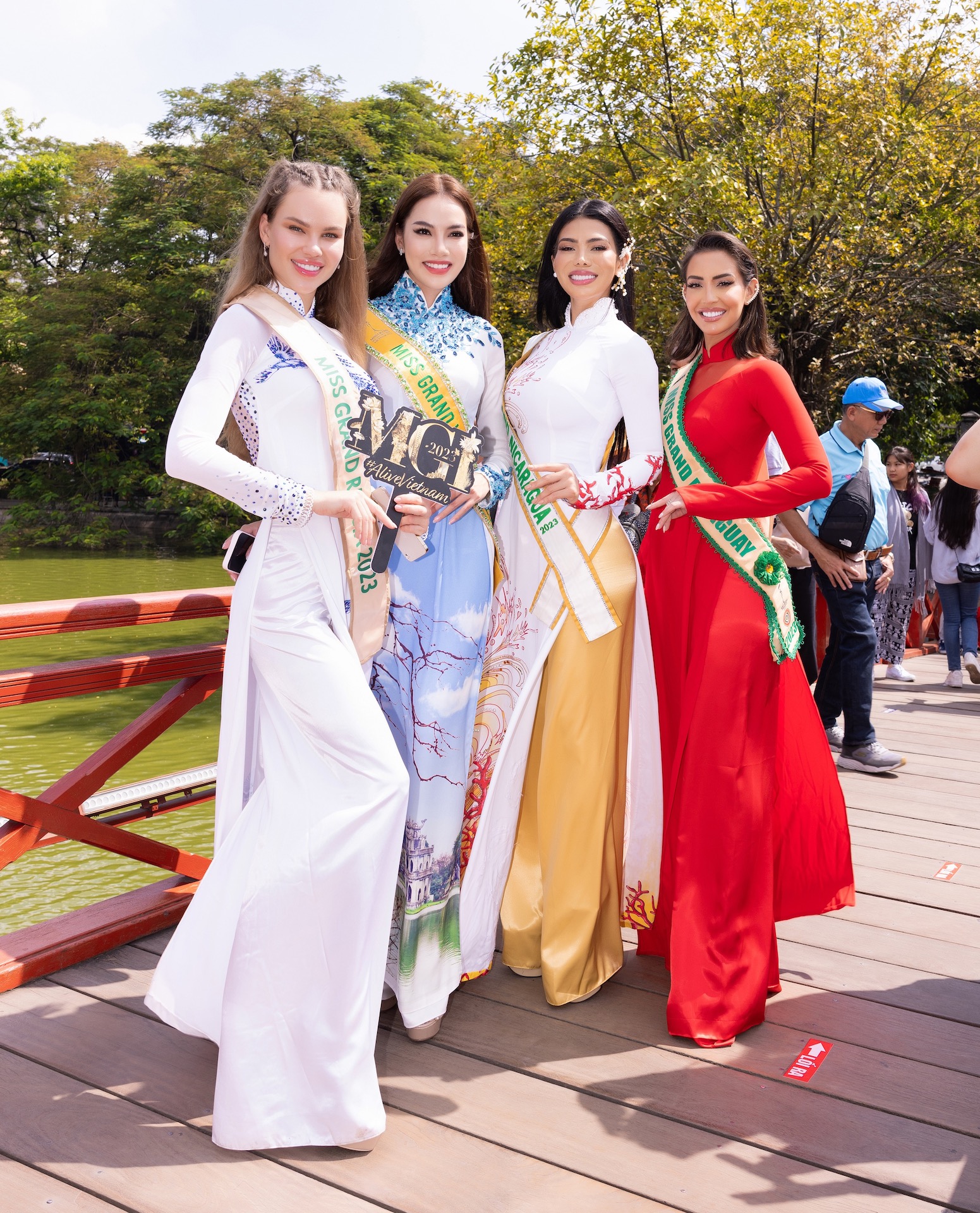 Dàn mỹ nhân 'Miss Grand International 2023' khoe sắc với áo dài Việt Nam   - Ảnh 13.