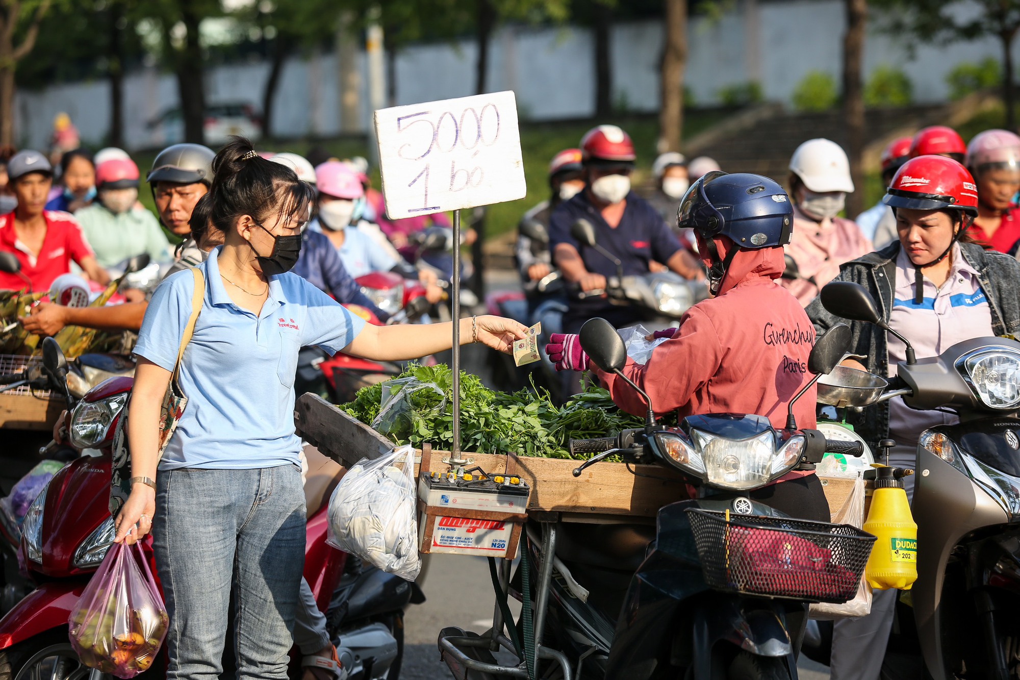 Người dân 'thủ phủ nhà trọ' sống tiết kiệm giữa thời bấp bênh: 'Chỉ tiêu 50.000 đồng/ngày' - Ảnh 6.