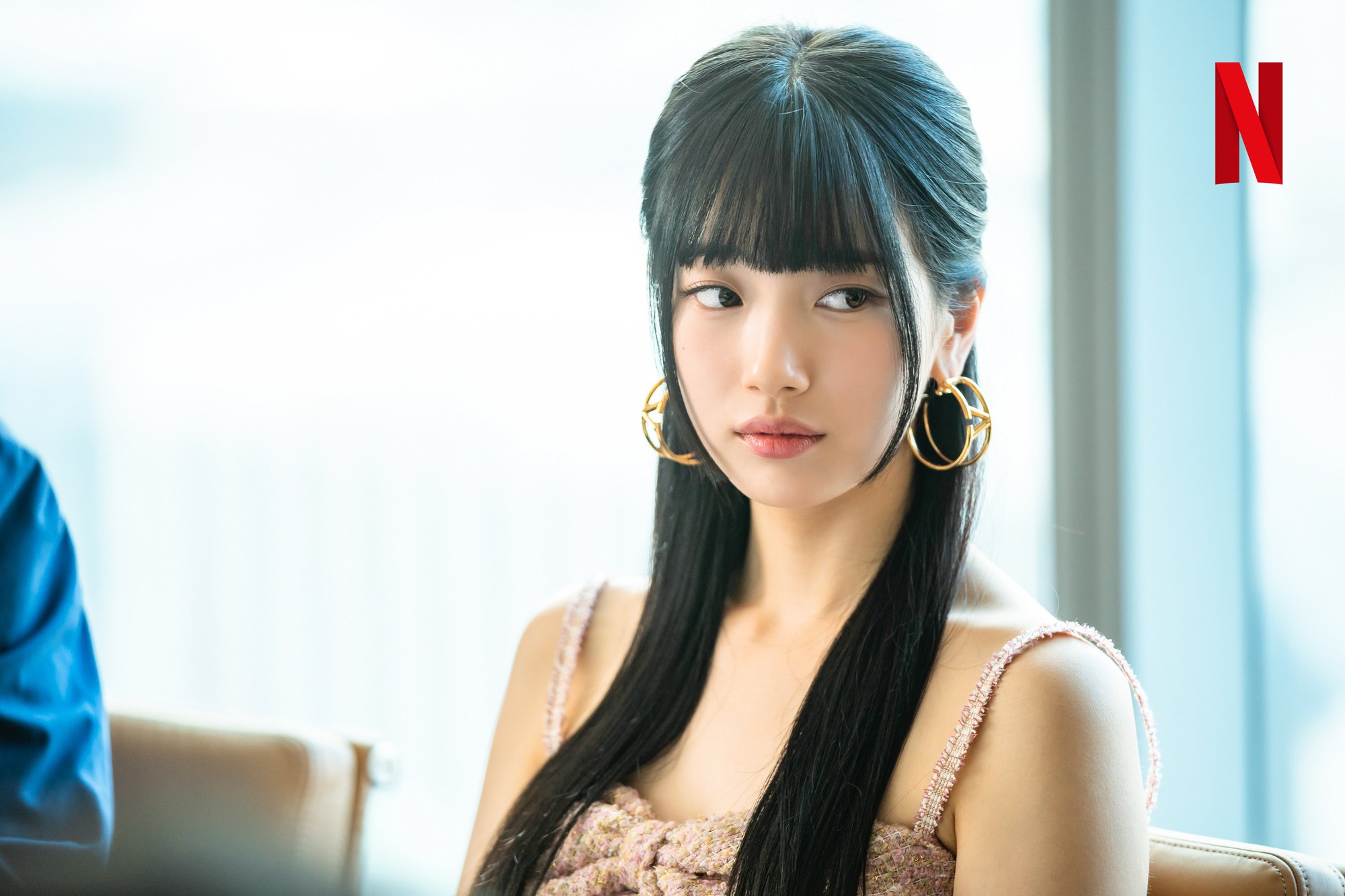 Suzy quyến rũ và cá tính trong phim mới - Ảnh 13.