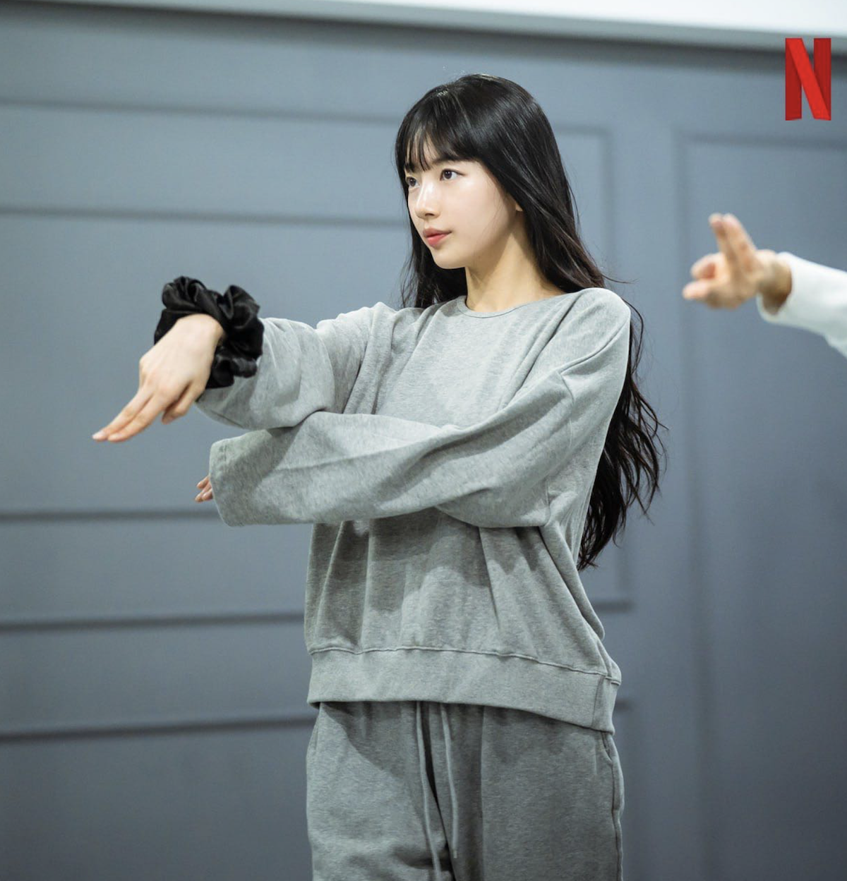 Suzy quyến rũ và cá tính trong phim mới - Ảnh 2. Suzy quyến rũ và cá tính trong phim mới - Ảnh 2.