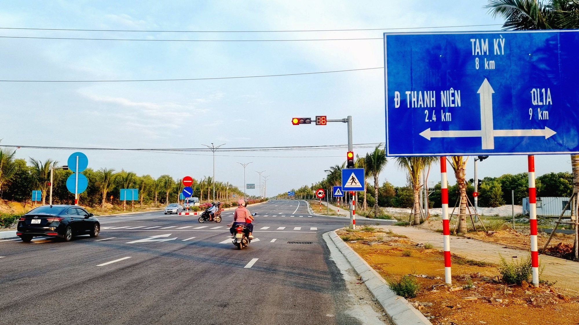 Vì sao gần 30 km trên tuyến đường 'cao tốc ven biển' chỉ cho phép 60 km/giờ? - Ảnh 12.