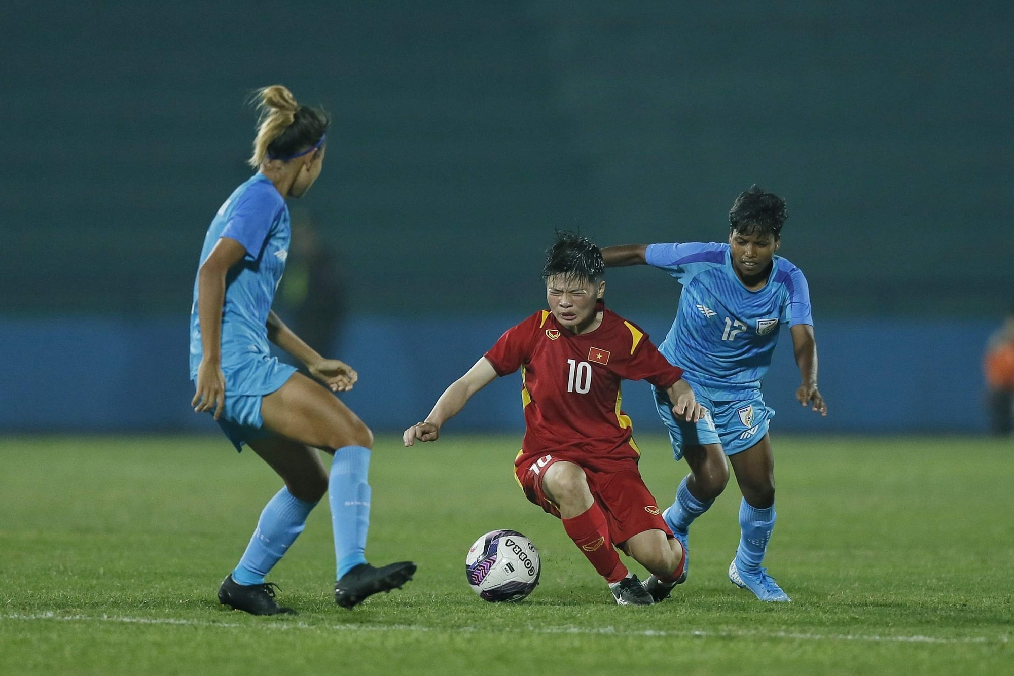 Sao U.20 lên đội tuyển nữ Việt Nam đấu vòng loại Olympic, Huỳnh Như vẫn vắng mặt - Ảnh 1.