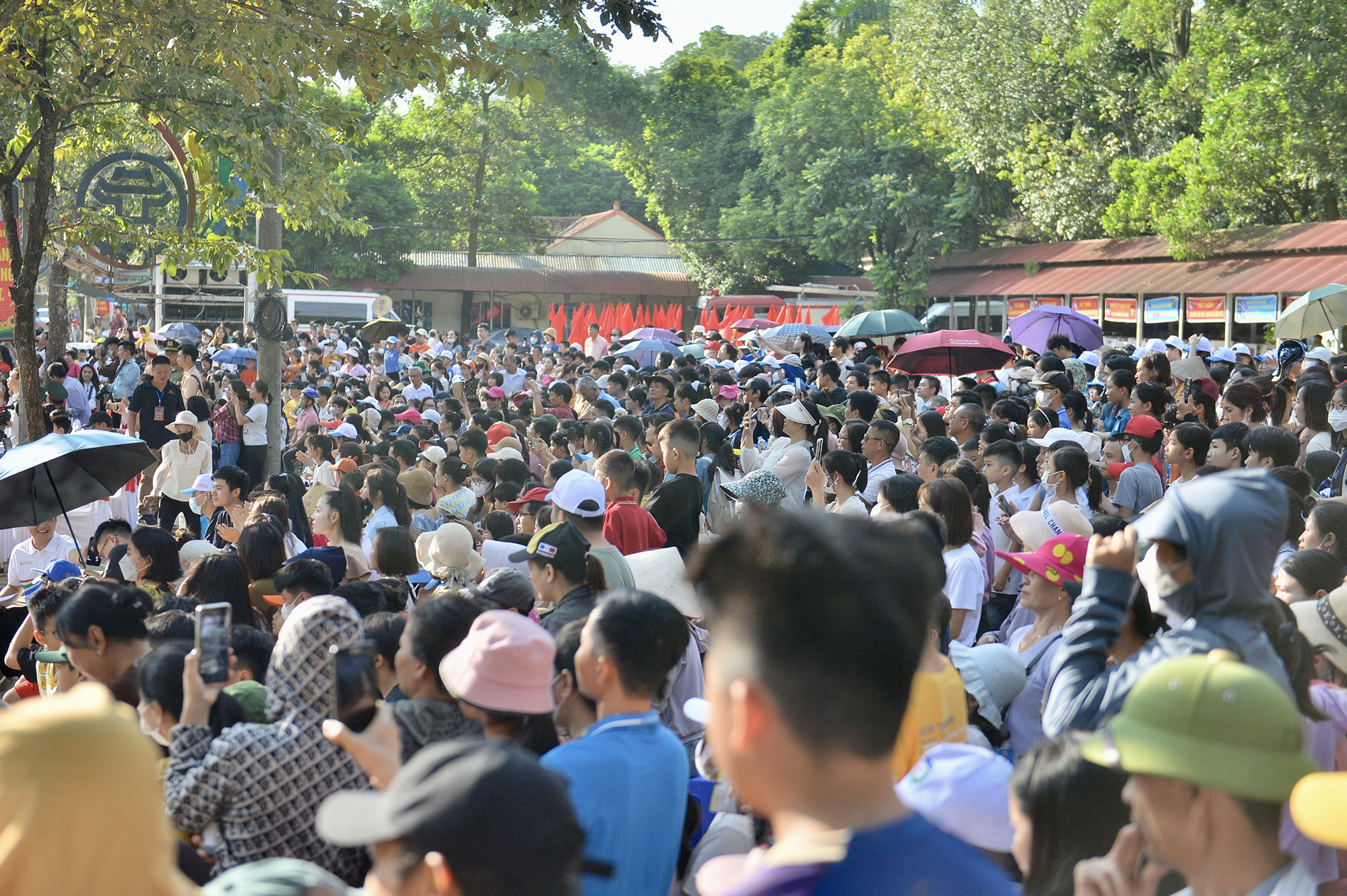 Người Sóc Sơn tái hiện truyền thuyết Thánh Gióng, tiếp lửa 'nhà leo núi' Nguyễn Việt Thành - Ảnh 7.