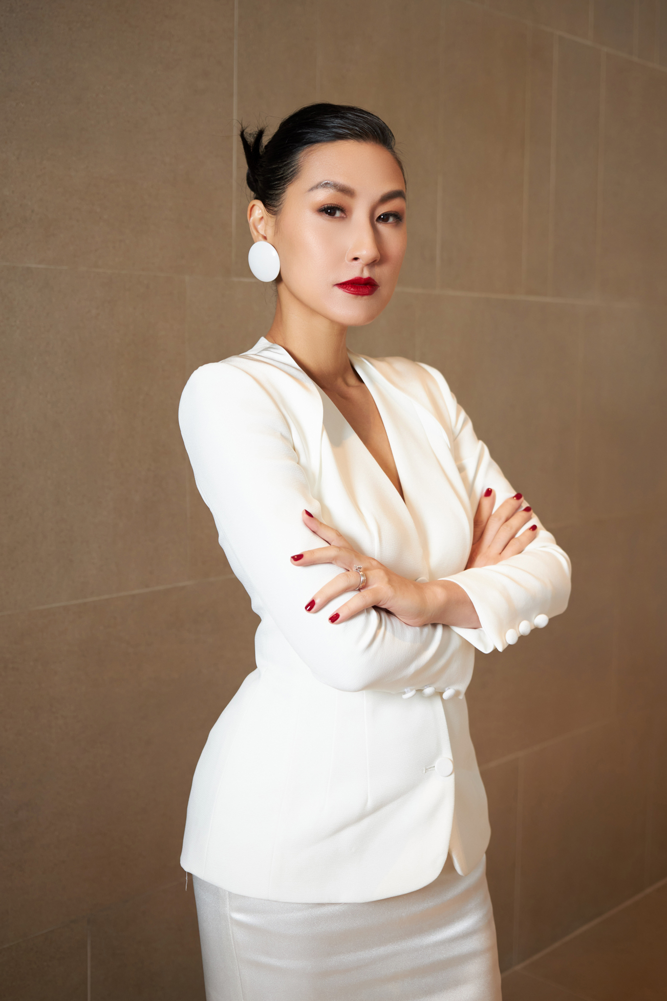 Hoa hậu Khánh Vân khoe dáng nóng bỏng cùng H'Hen Niê, Ngọc Châu - Ảnh 6.