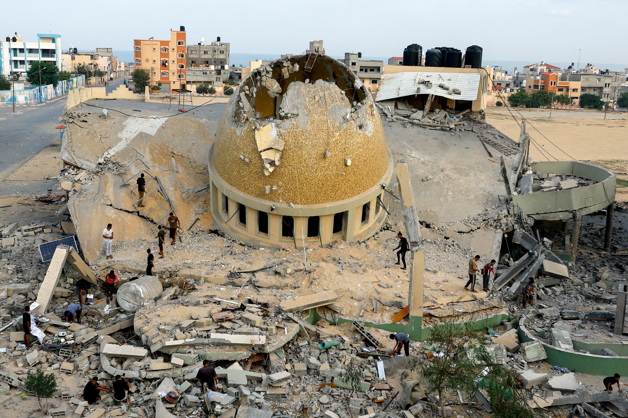 Israel tấn công Gaza, nguy cơ xung đột leo thang - Ảnh 1.