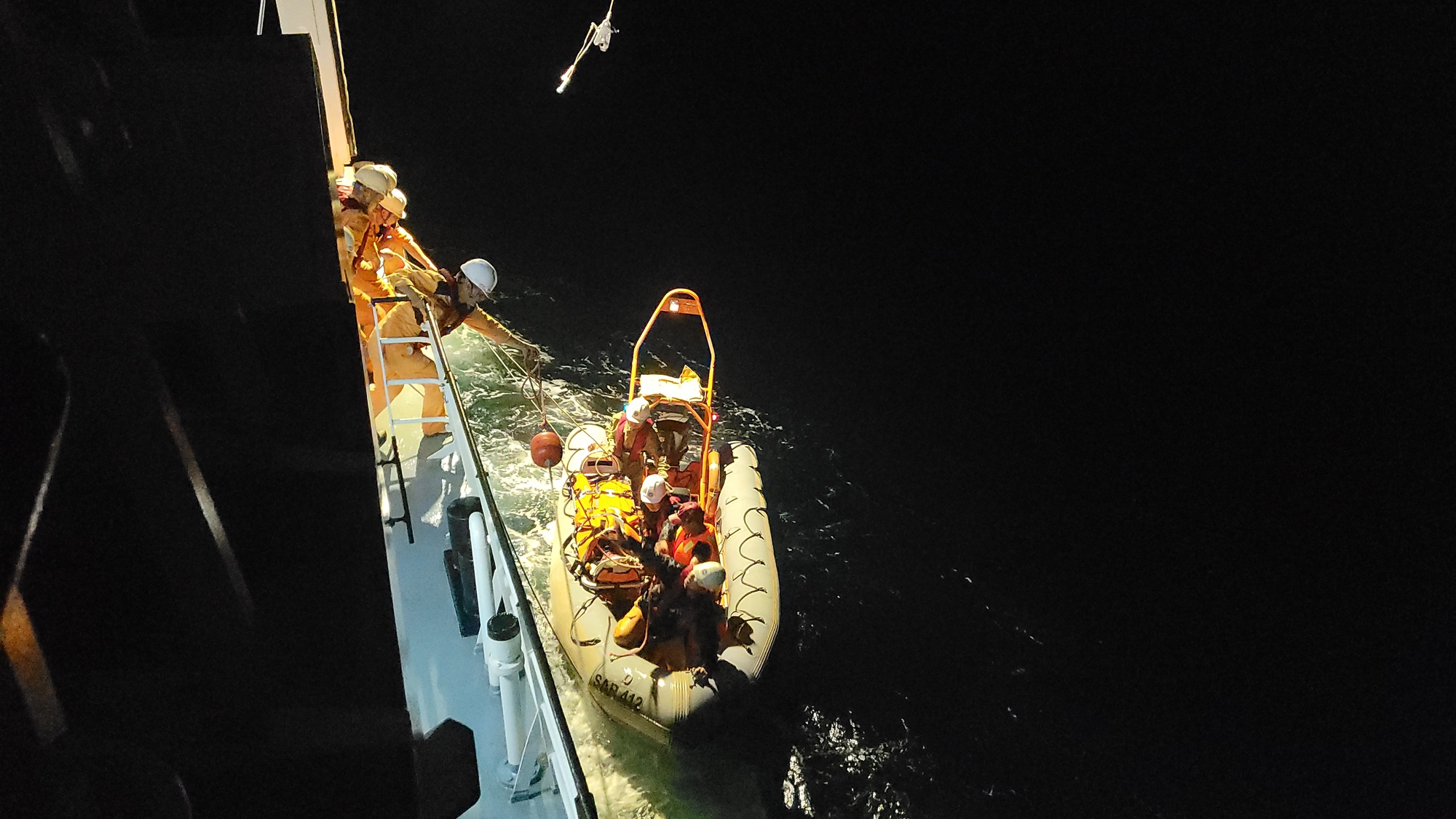 Cứu sống ngư dân 73 tuổi bị đột quỵ trở về từ quần đảo Hoàng Sa - Ảnh 1.