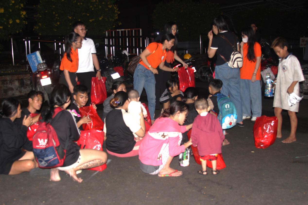 Trung thu tình nguyện - Ảnh 5. Trung thu tình nguyện - Ảnh 5.
