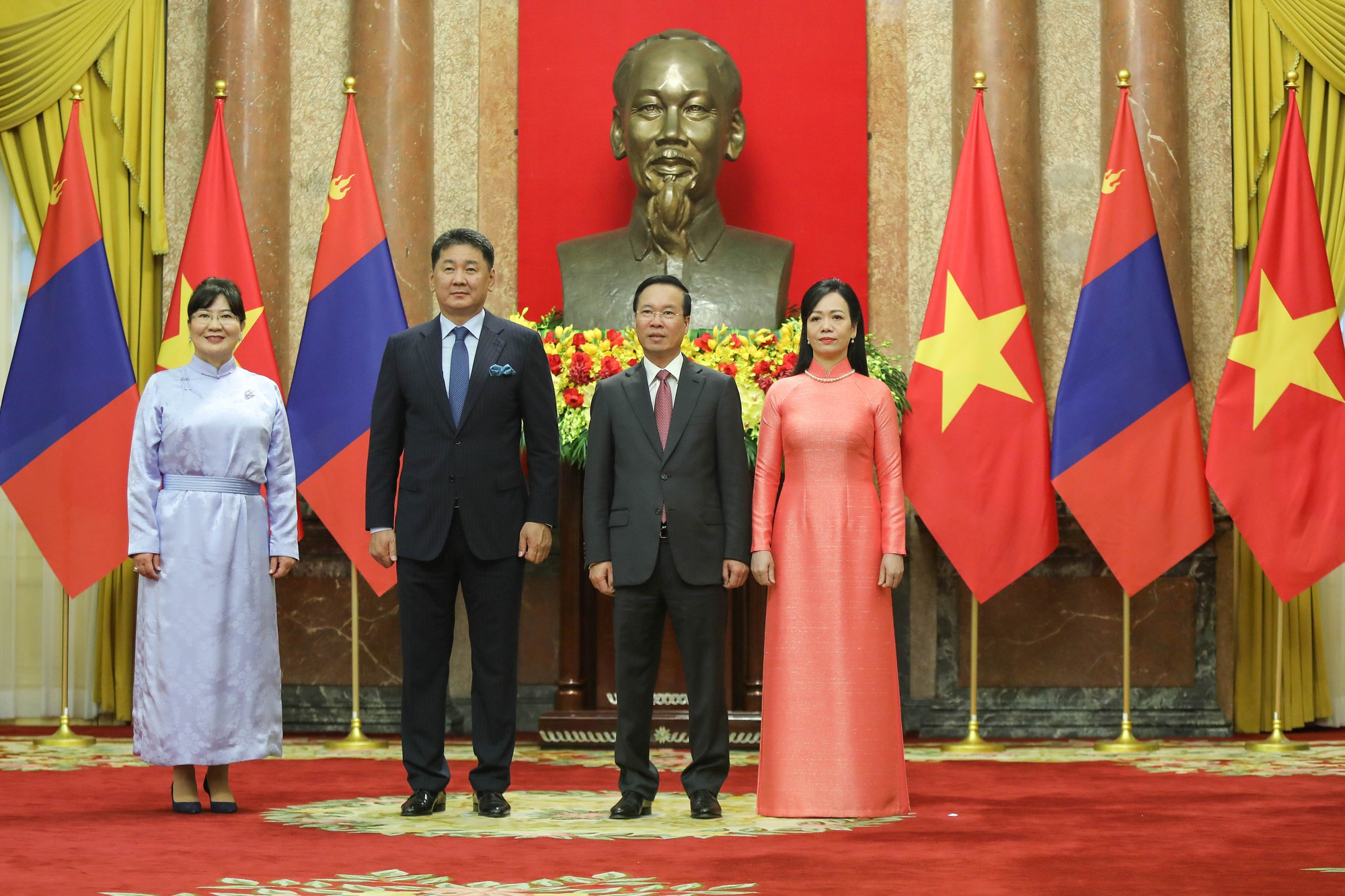 Chủ tịch nước Võ Văn Thưởng chủ trì lễ đón Tổng thống Mông Cổ - Ảnh 4.