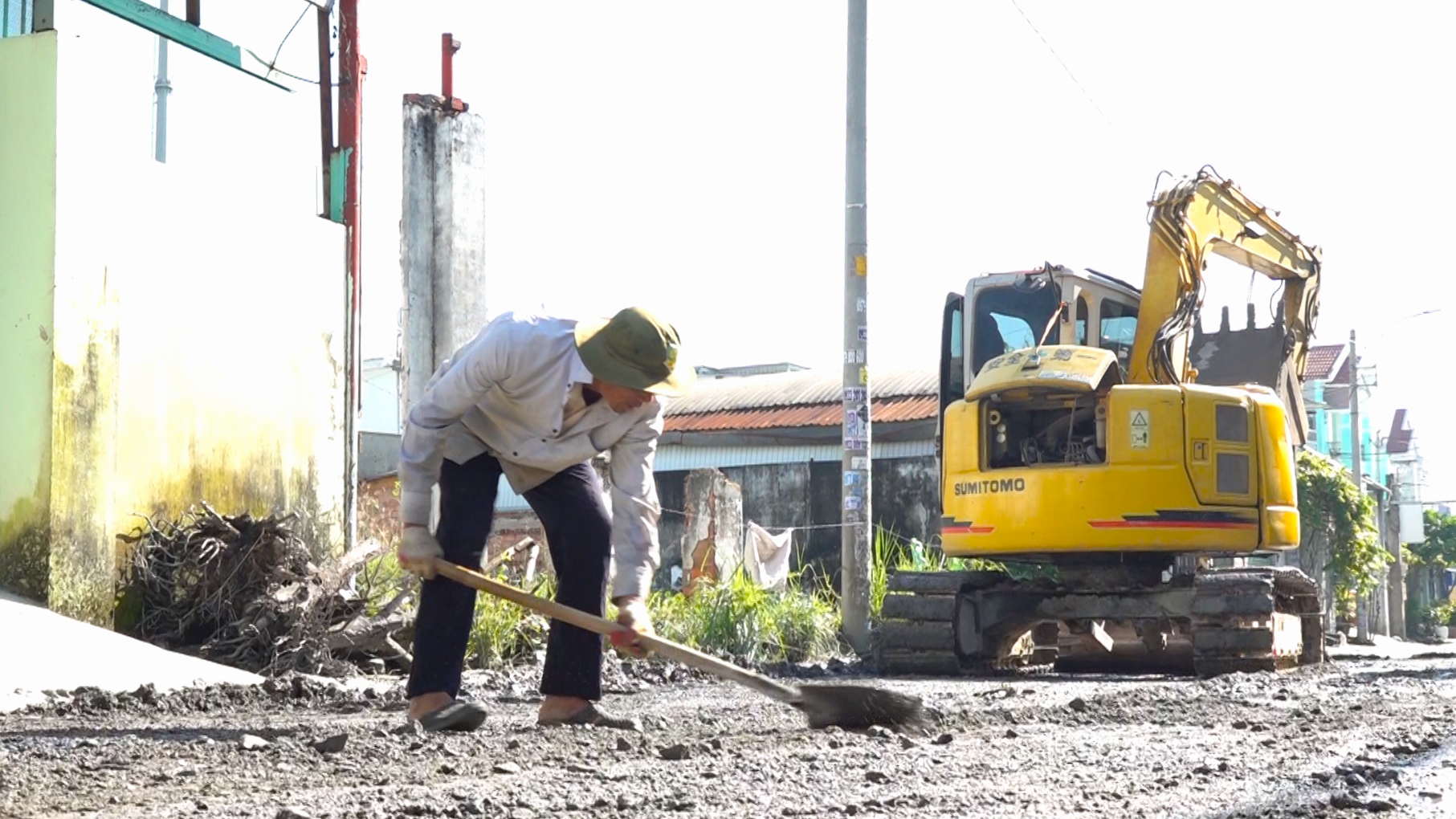 Xây lại con đường ‘ngập như sông’ An Phú Đông 35: ‘Mong có đường mới ăn tết’ - Ảnh 2.