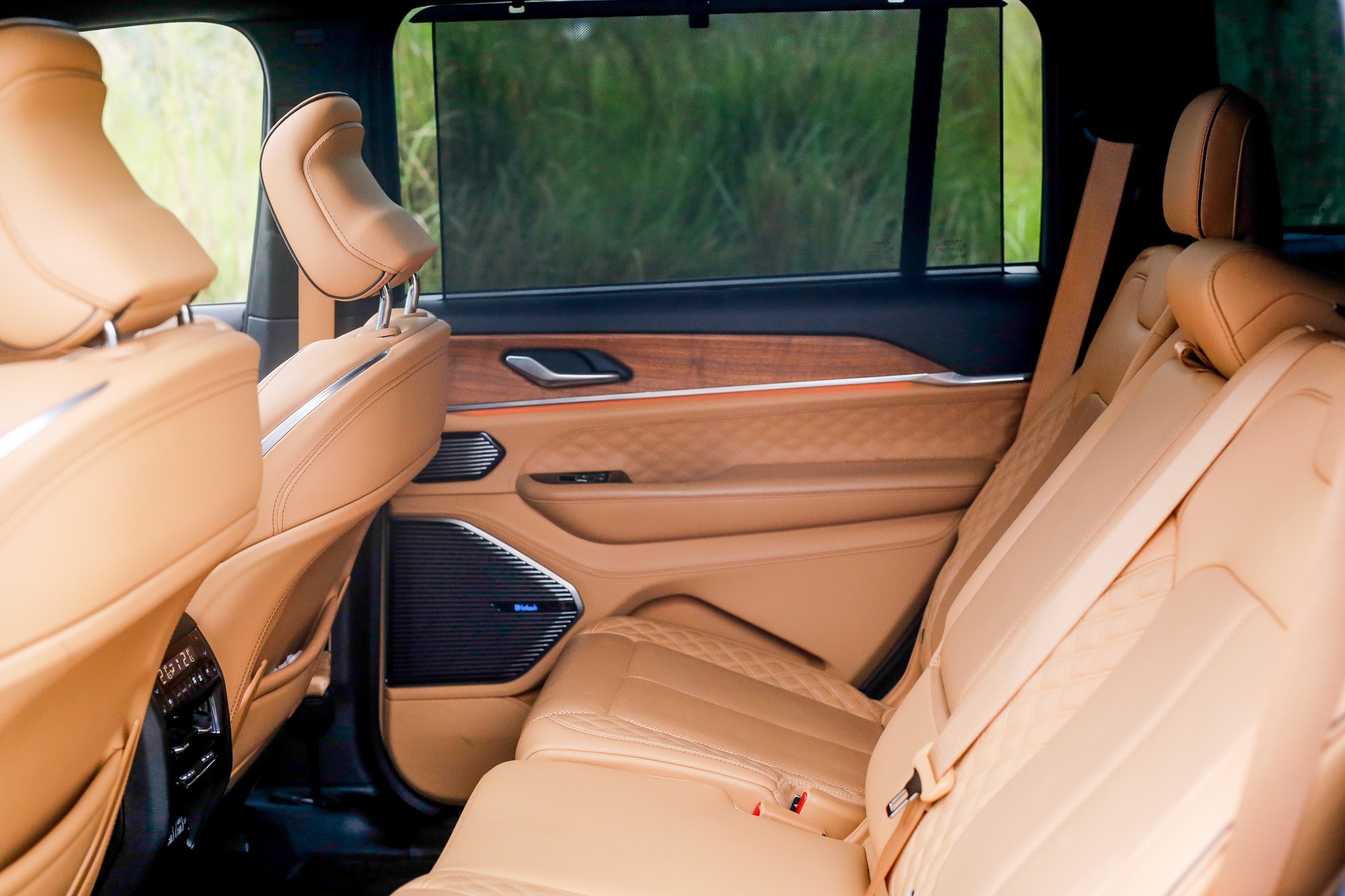 Jeep Grand Cherokee - xe gia đình Mỹ có 'hợp gu' với người Việt? - Ảnh 9. Jeep Grand Cherokee - xe gia đình Mỹ có 'hợp gu' với người Việt? - Ảnh 9.