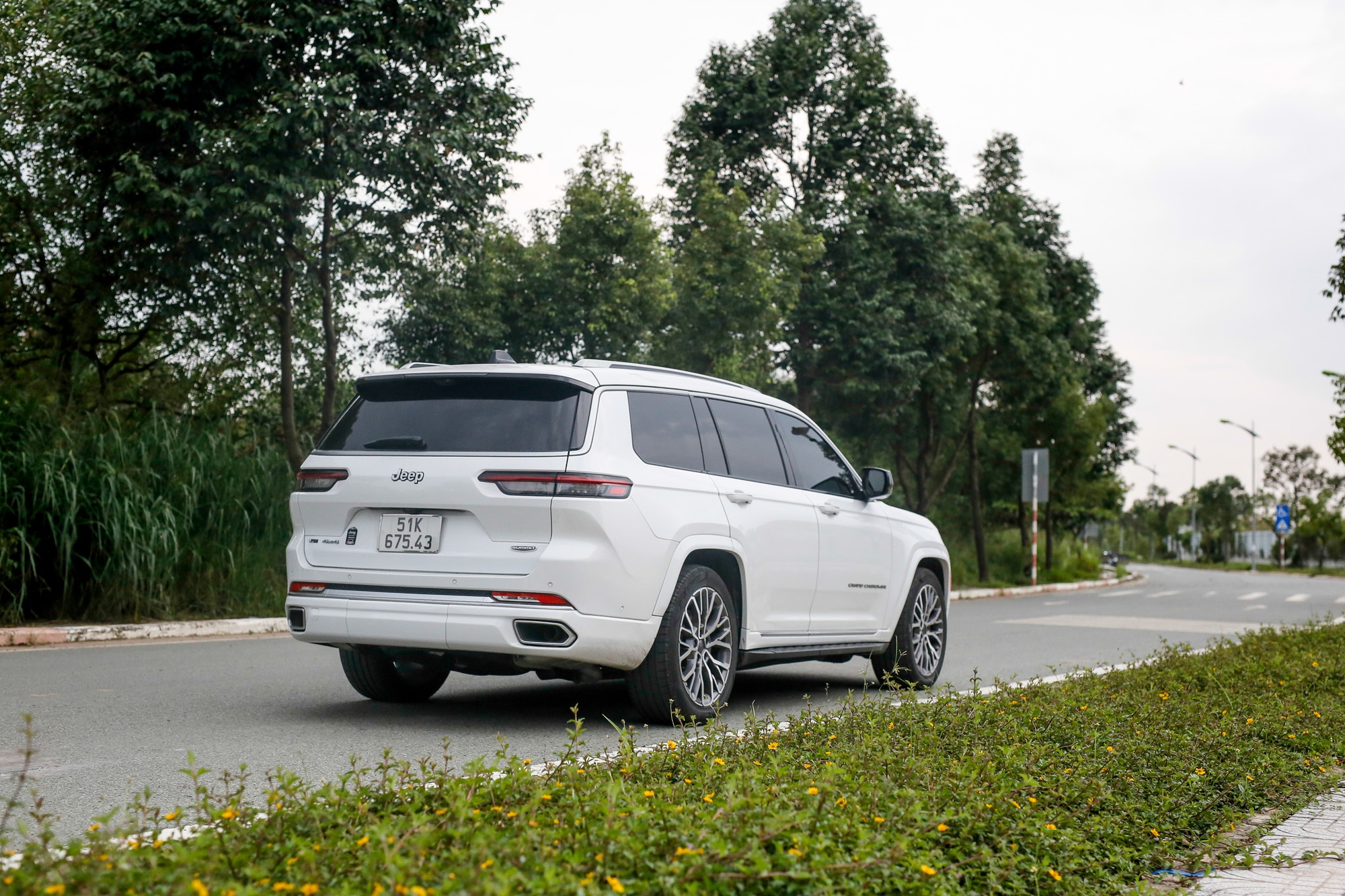 Jeep Grand Cherokee - xe gia đình Mỹ có 'hợp gu' với người Việt? - Ảnh 3. Jeep Grand Cherokee - xe gia đình Mỹ có 'hợp gu' với người Việt? - Ảnh 3.
