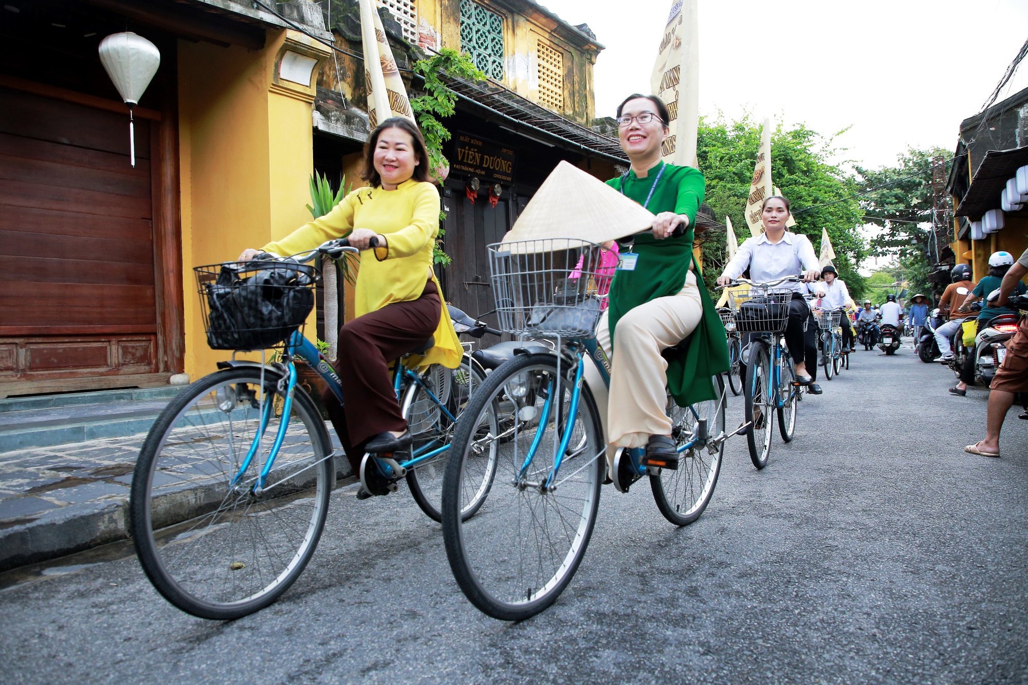 Nghệ nhân Hội An mang gốc tre diễu hành mừng gia nhập thành phố sáng tạo - Ảnh 6. Nghệ nhân Hội An mang gốc tre diễu hành mừng gia nhập thành phố sáng tạo - Ảnh 6.