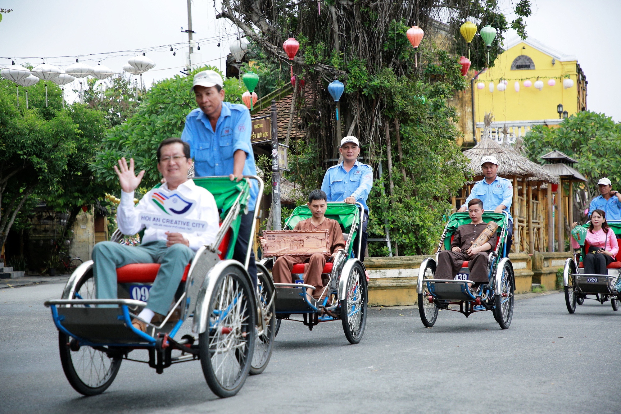 Nghệ nhân Hội An mang gốc tre diễu hành mừng gia nhập thành phố sáng tạo - Ảnh 4. Nghệ nhân Hội An mang gốc tre diễu hành mừng gia nhập thành phố sáng tạo - Ảnh 4.