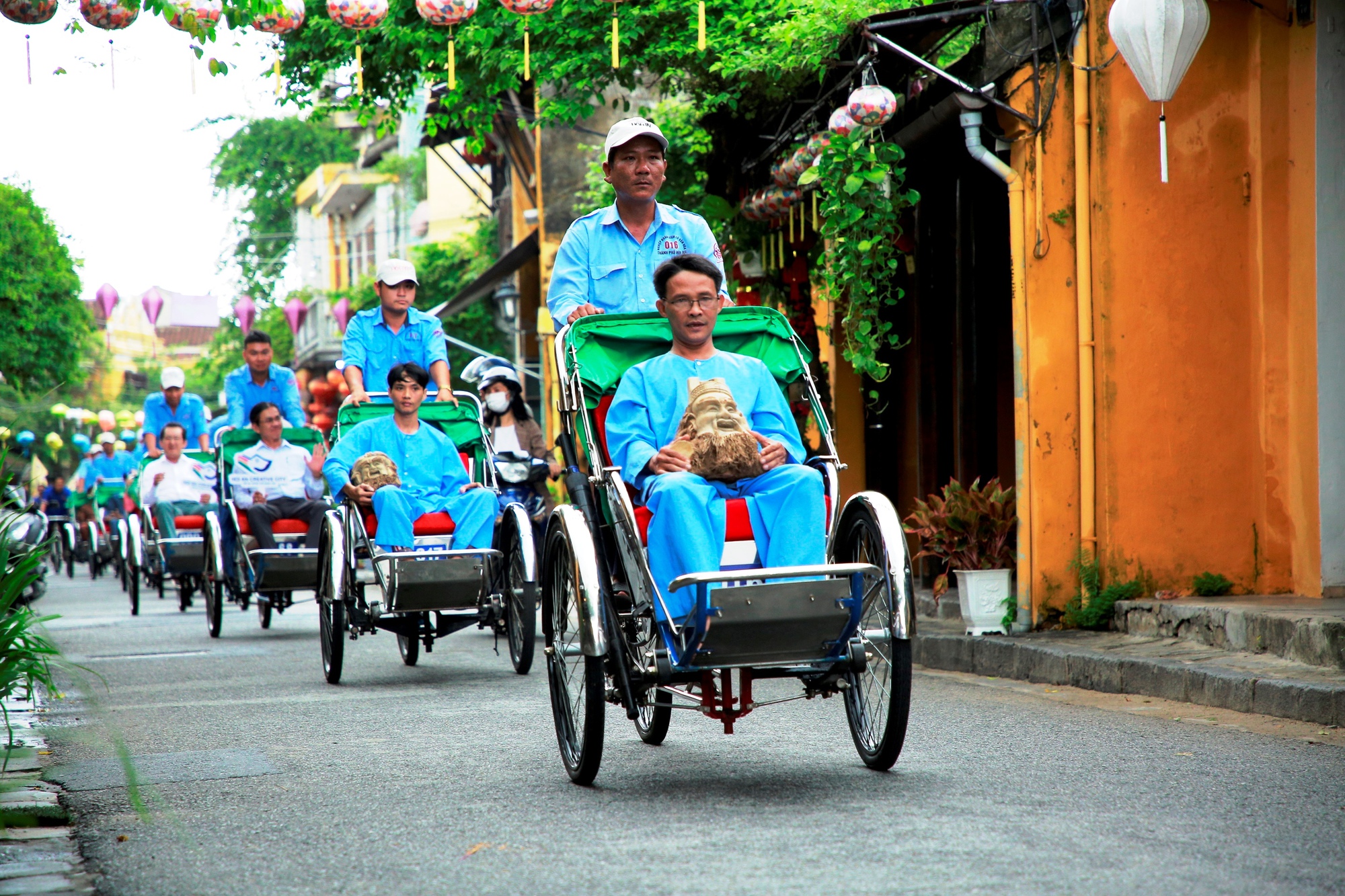 Nghệ nhân Hội An mang gốc tre diễu hành mừng gia nhập thành phố sáng tạo - Ảnh 11.