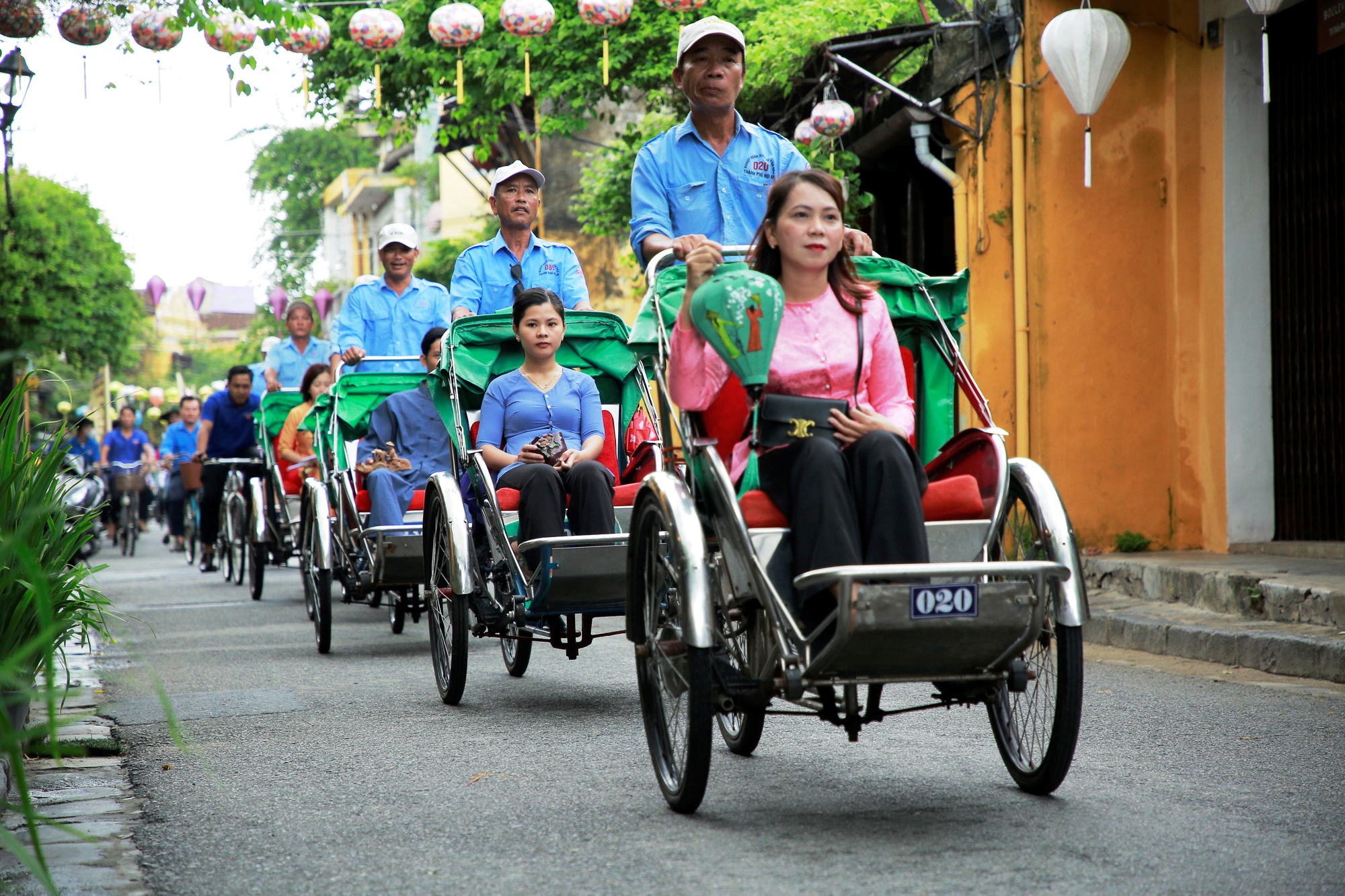 Nghệ nhân Hội An mang gốc tre diễu hành mừng gia nhập thành phố sáng tạo - Ảnh 7.