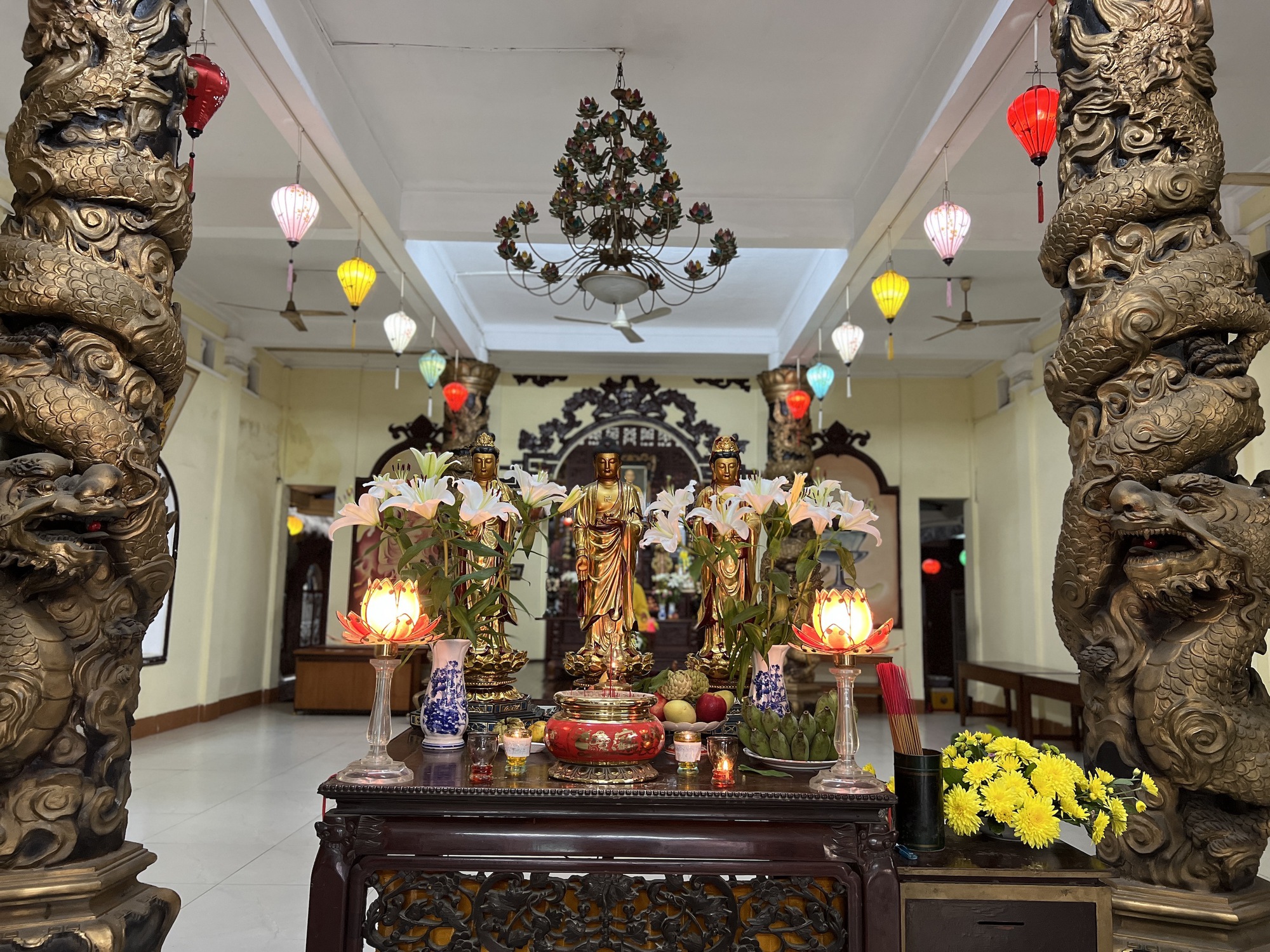 Chiêm bái tượng Quán Thế Âm thập nhất diện ở ngôi chùa hơn 100 năm tuổi - Ảnh 8.