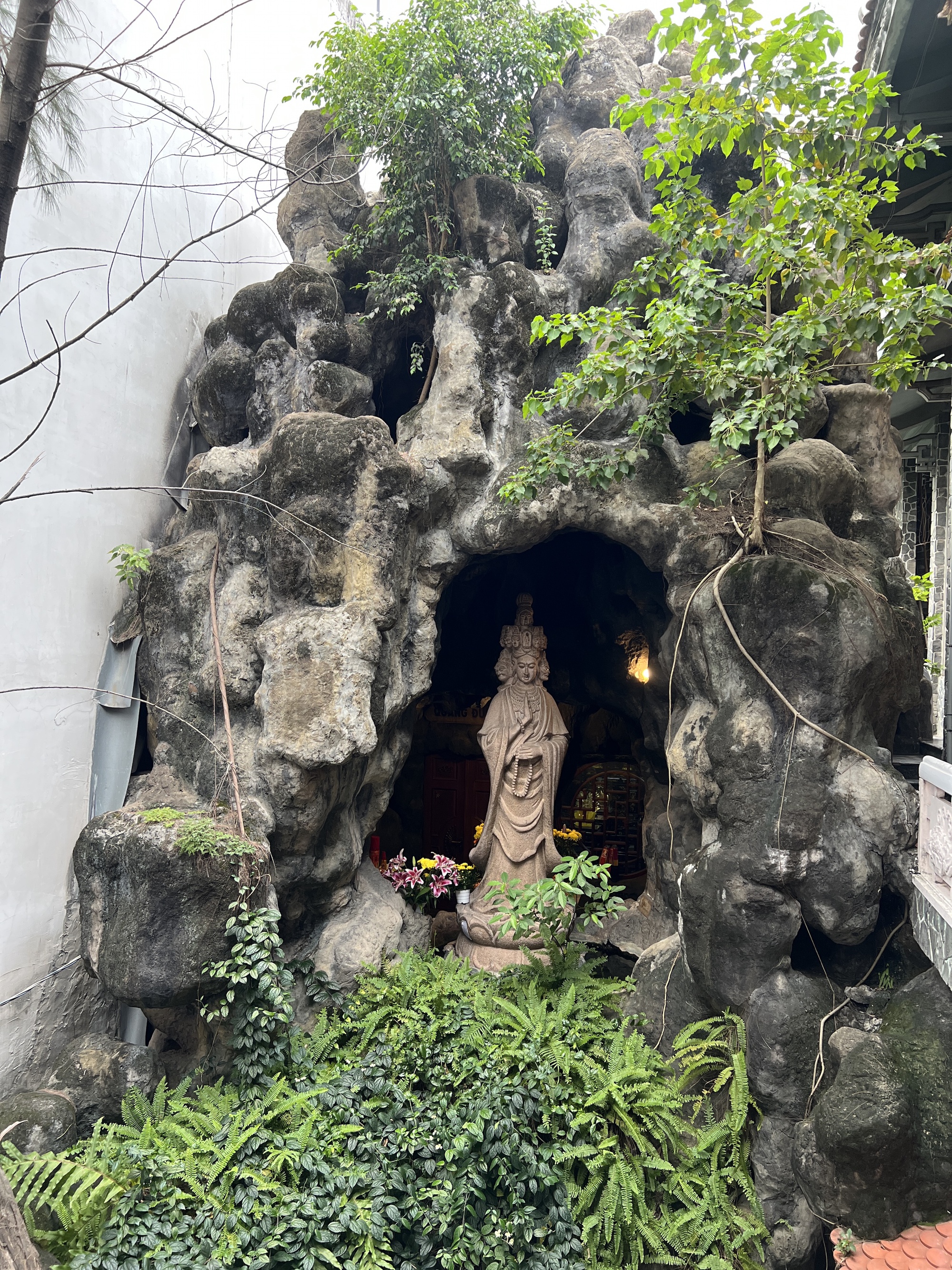 Chiêm bái tượng Quán Thế Âm thập nhất diện ở ngôi chùa hơn 100 năm tuổi - Ảnh 5.