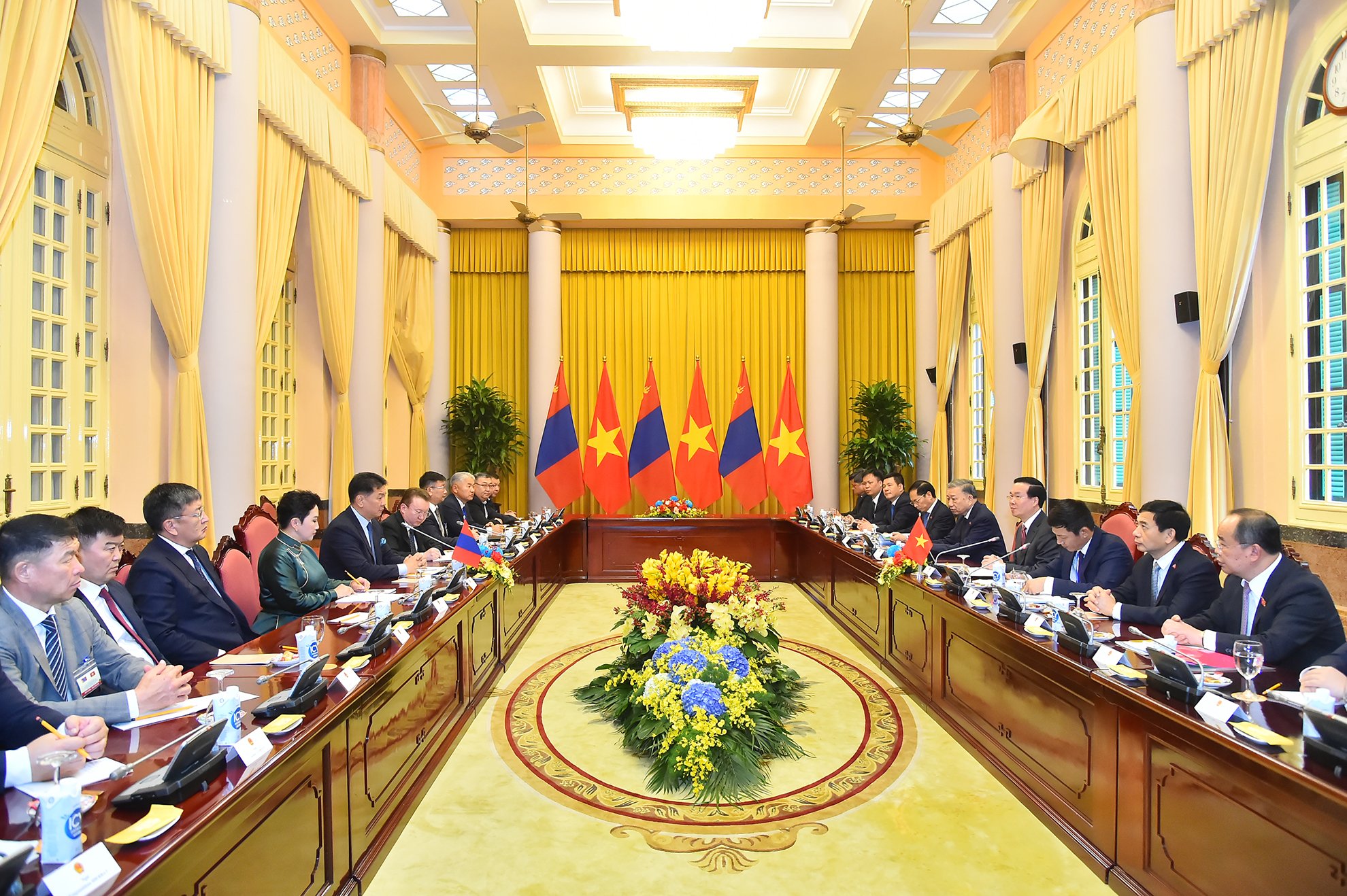 Chủ tịch nước Võ Văn Thưởng chủ trì lễ đón Tổng thống Mông Cổ - Ảnh 6.