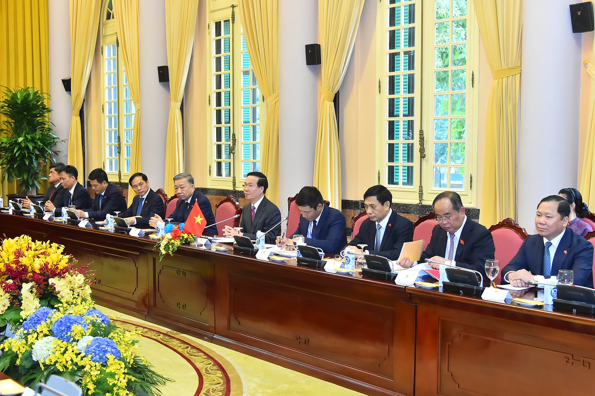 Chủ tịch nước Võ Văn Thưởng chủ trì lễ đón Tổng thống Mông Cổ - Ảnh 7.
