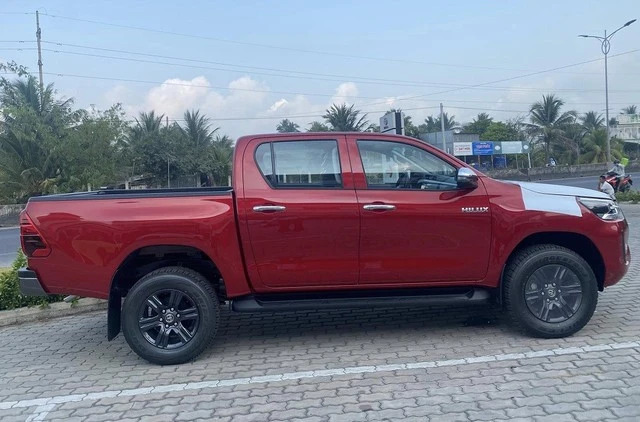 Toyota Hilux mới nhận cọc tại Việt Nam: Giảm giá để cạnh tranh Ford Ranger? - Ảnh 3.