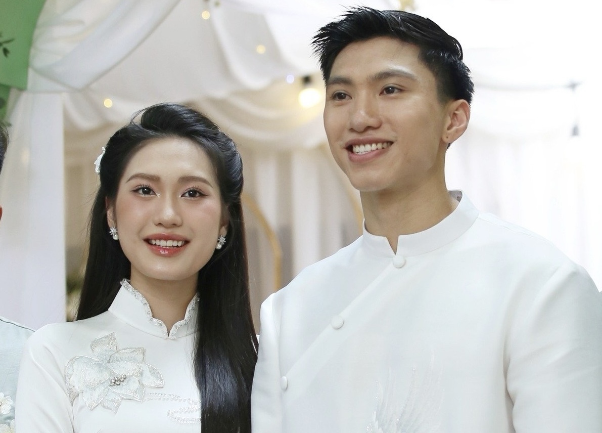 Đoàn Văn Hậu đi siêu xe rước Doãn Hải My 'về dinh' - Ảnh 4. Đoàn Văn Hậu đi siêu xe rước Doãn Hải My 'về dinh' - Ảnh 4.