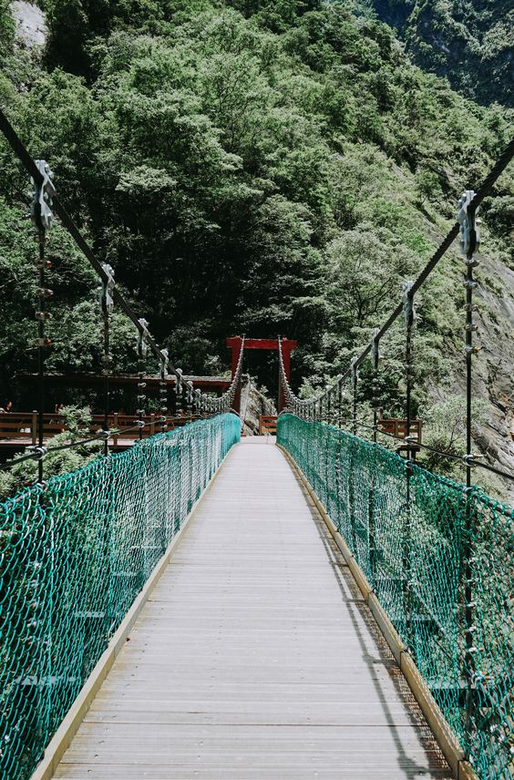 Trải nghiệm công viên Taroko - Thiên đường của những vách đá cẩm thạch hùng vĩ  - Ảnh 2.